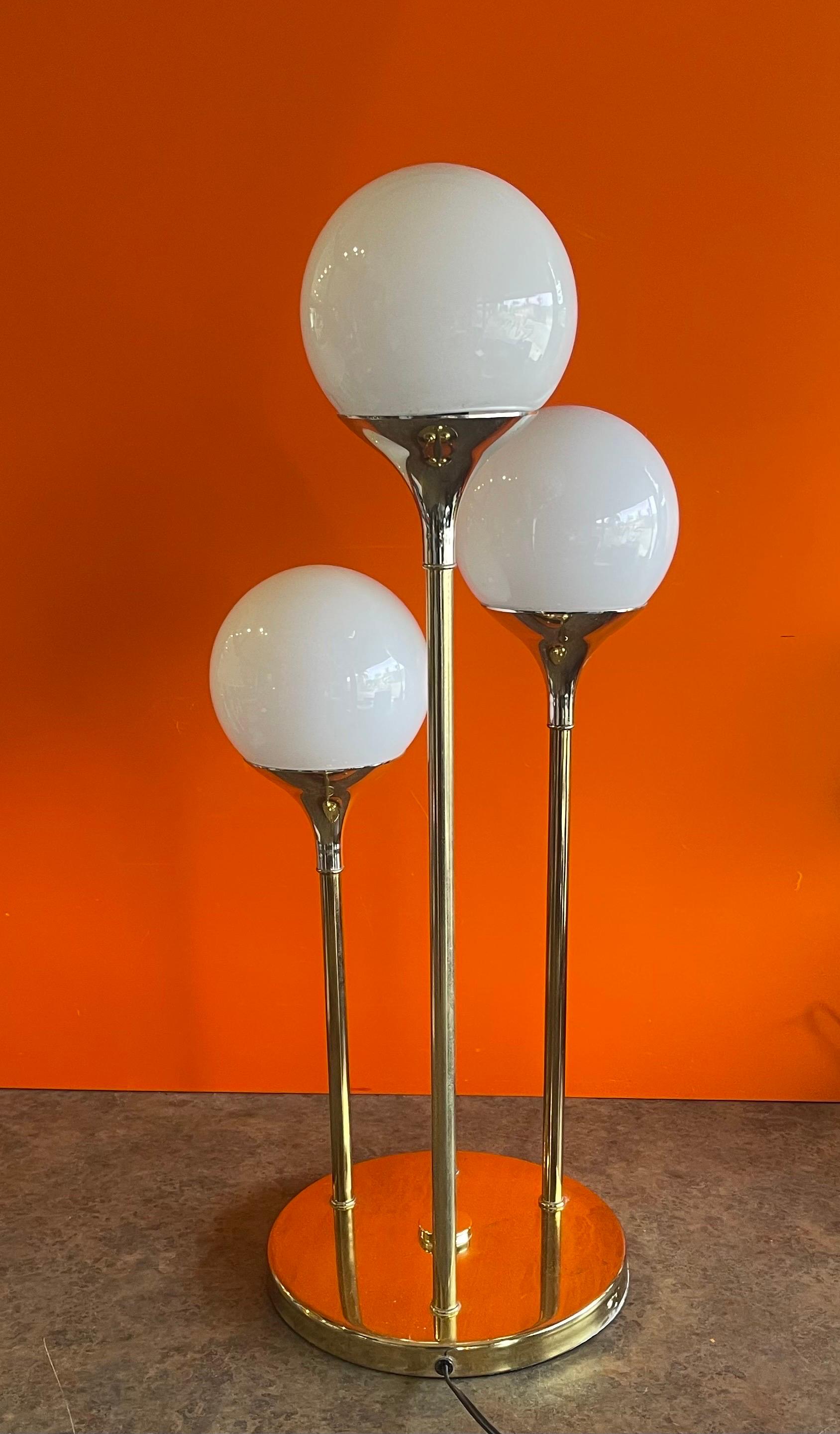 Space Age Triple Globe Table Lamp in Brass For Sale 4
