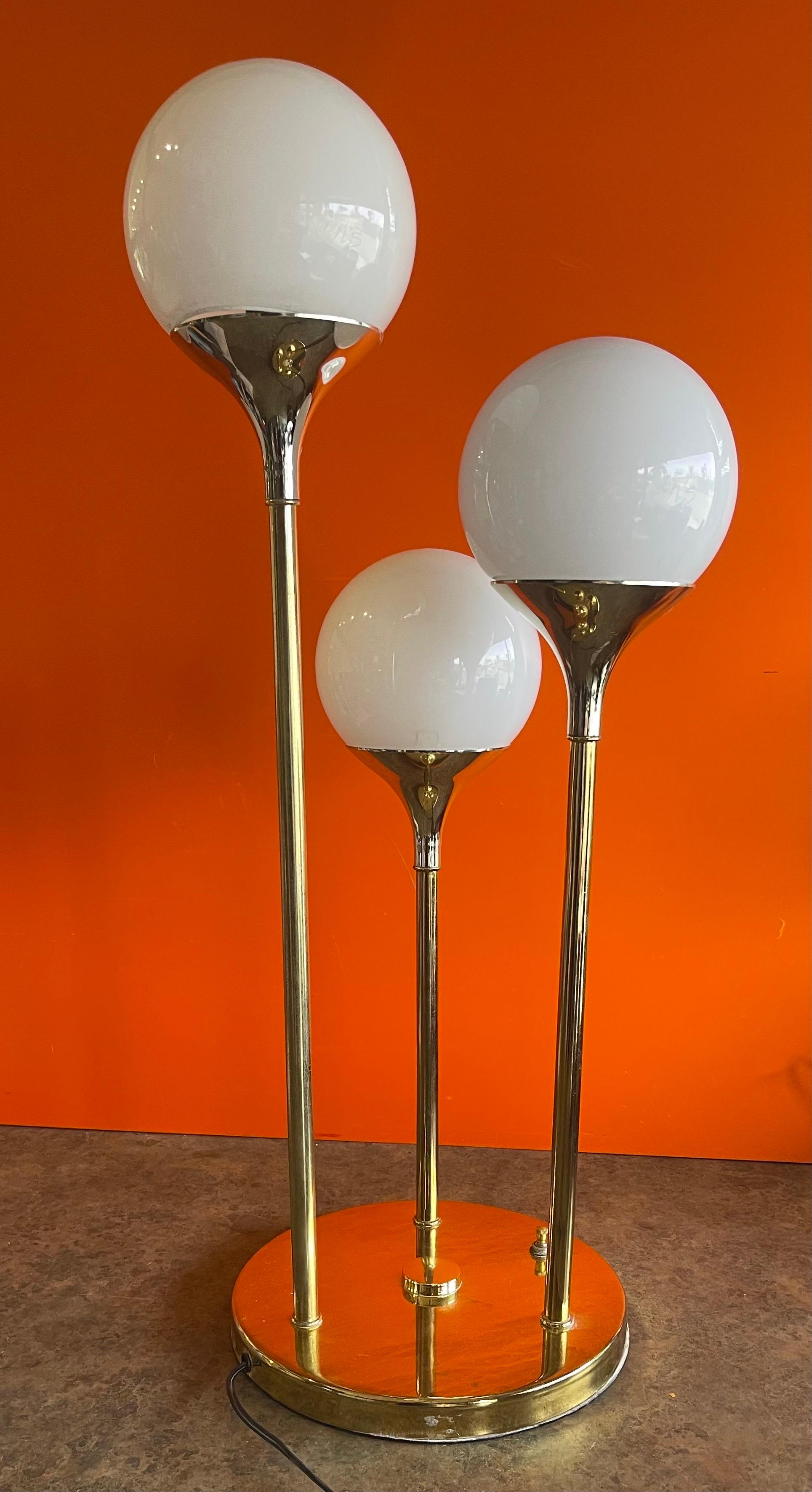 Space Age Triple Globe Table Lamp in Brass For Sale 1