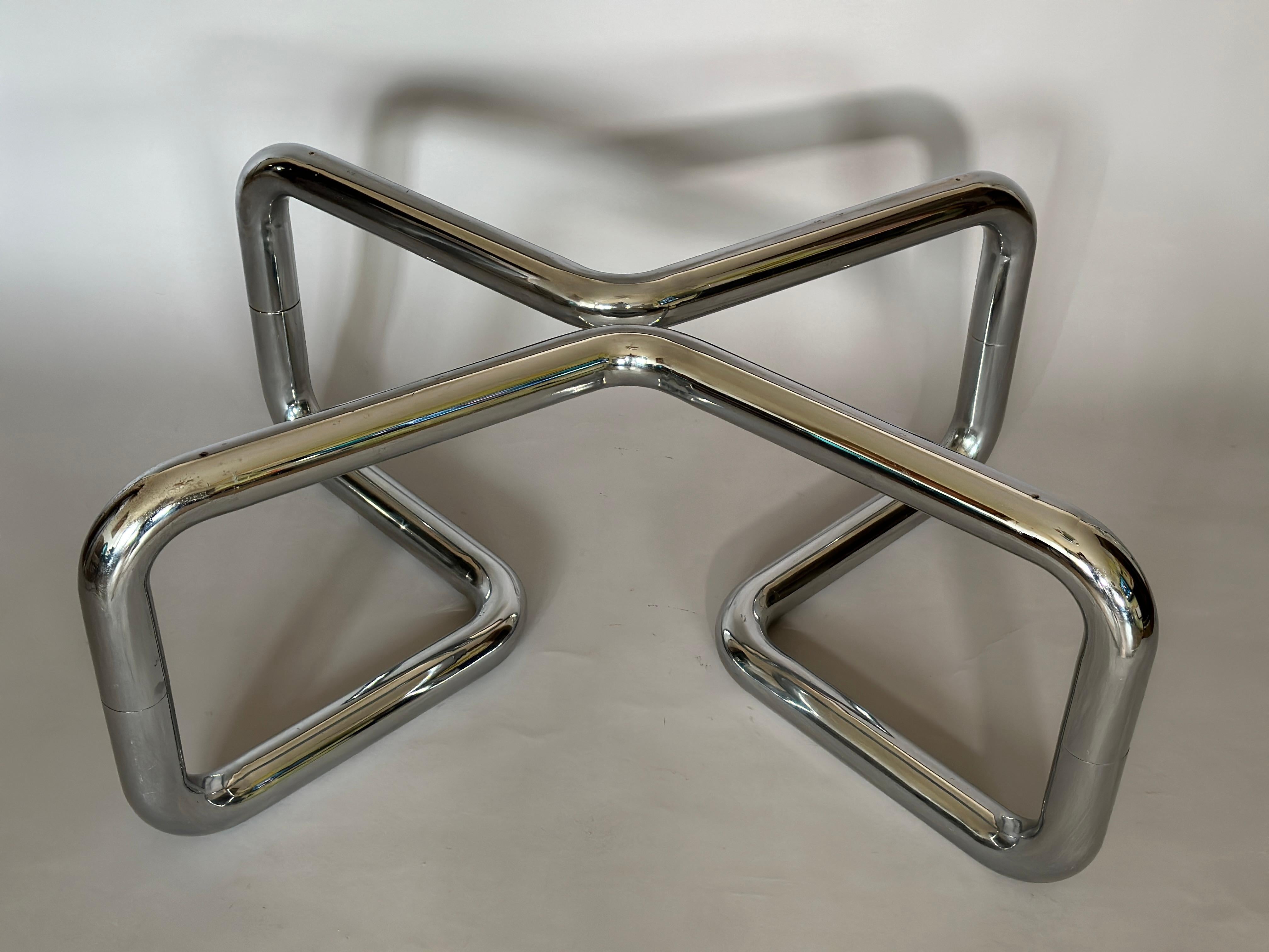 Space Age Couchtisch aus Chromrohr, hergestellt in Italien in den 1970er Jahren.