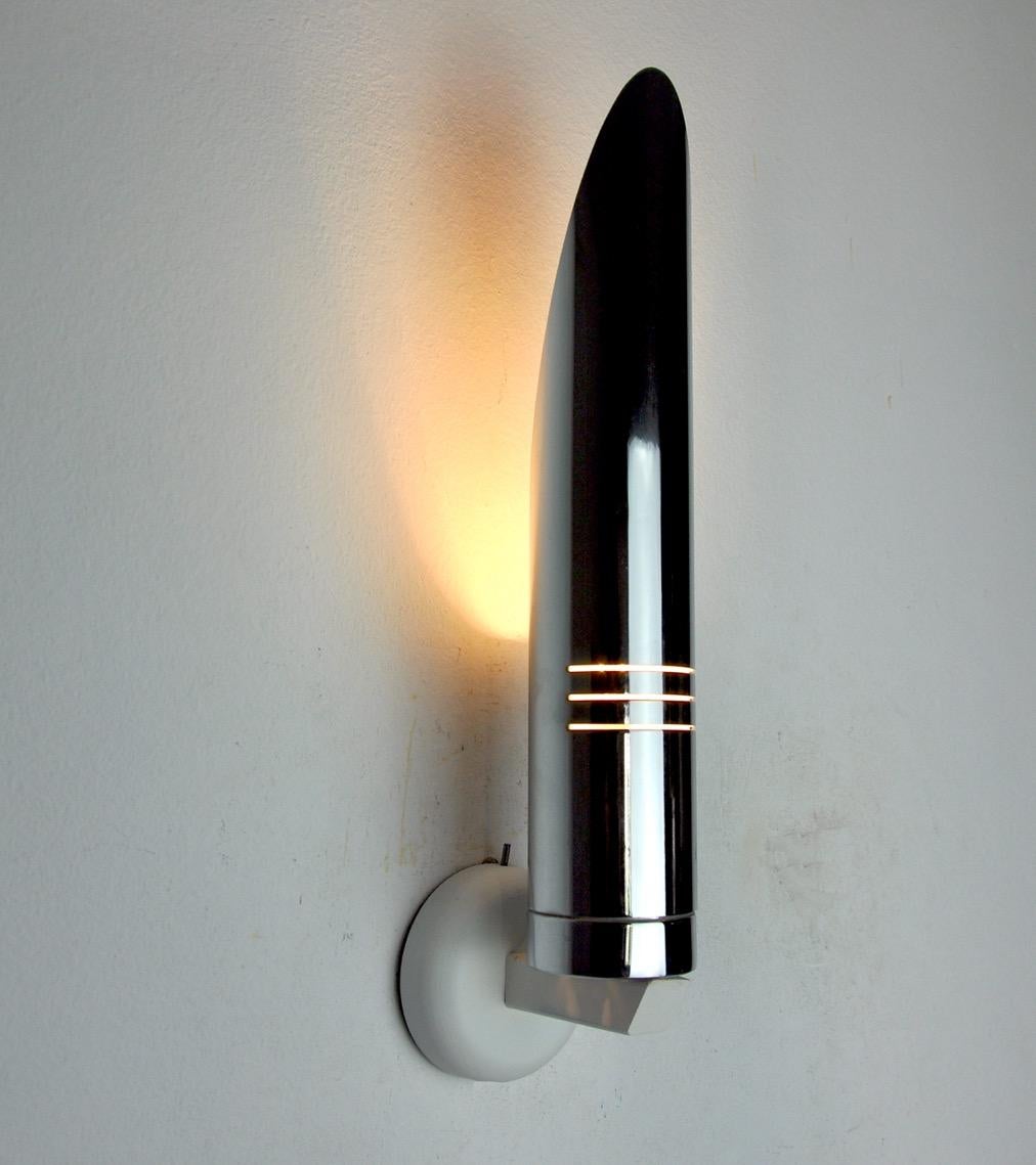 Very nice pair of tubular wall lamp space age produced in italy in the 70s.

Structure in chromed metal.

Unique object that will illuminate wonderfully and bring a real design touch to your interior.

Verified electricity, time mark