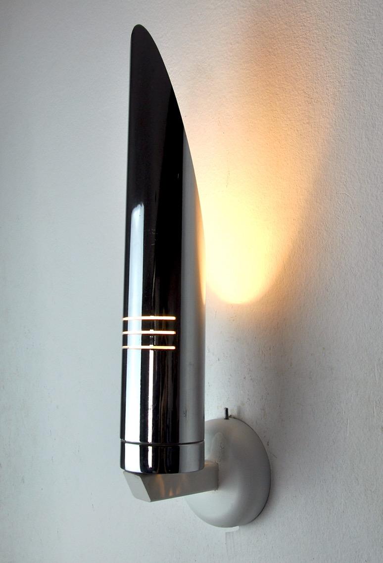 Space Age Tubular Wall Lamp, Chromed Metal, Italy, 1970 In Good Condition For Sale In BARCELONA, ES
