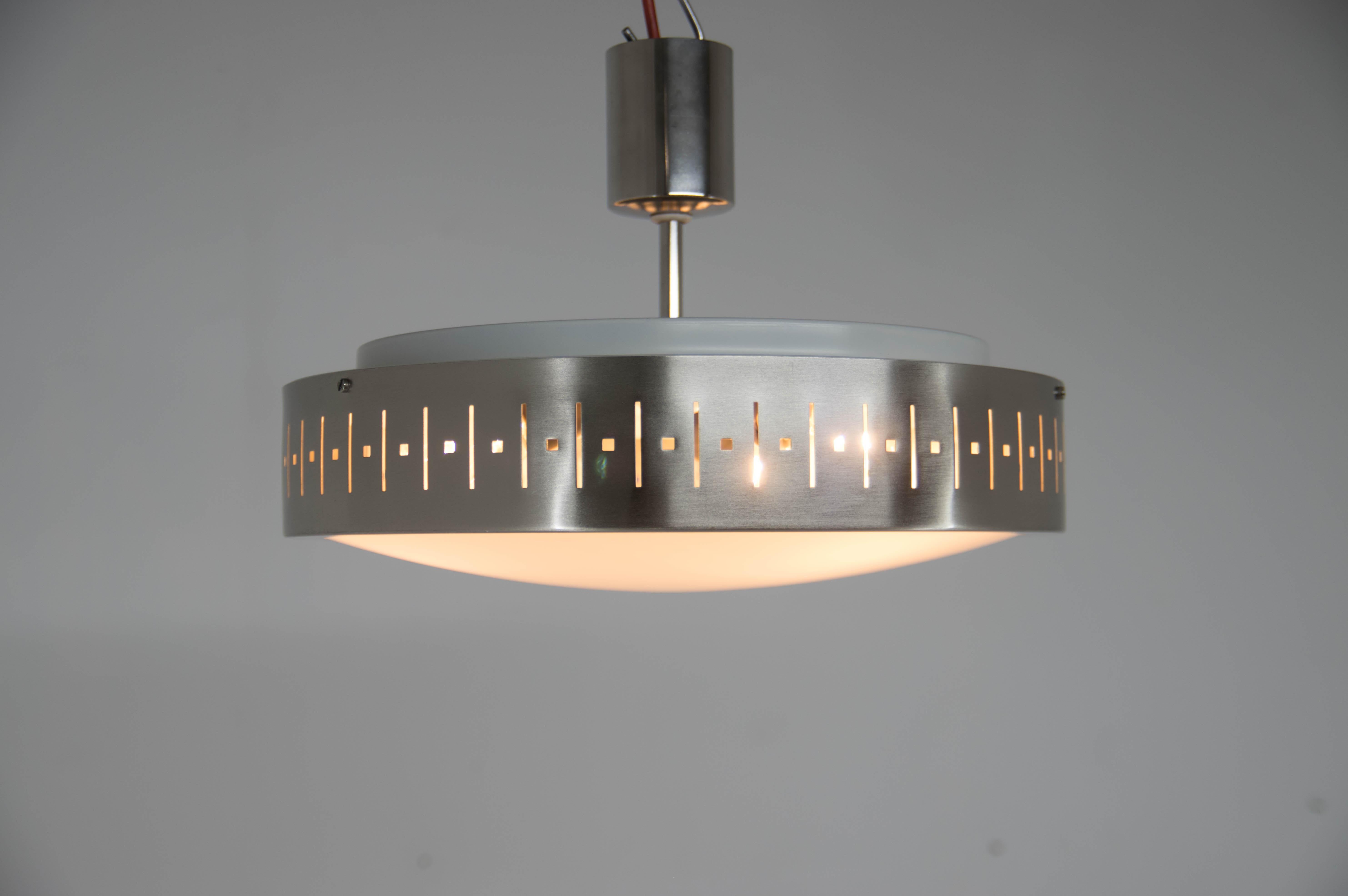 Lustre UFO de l'ère spatiale, Europe, années 1960 en vente 3