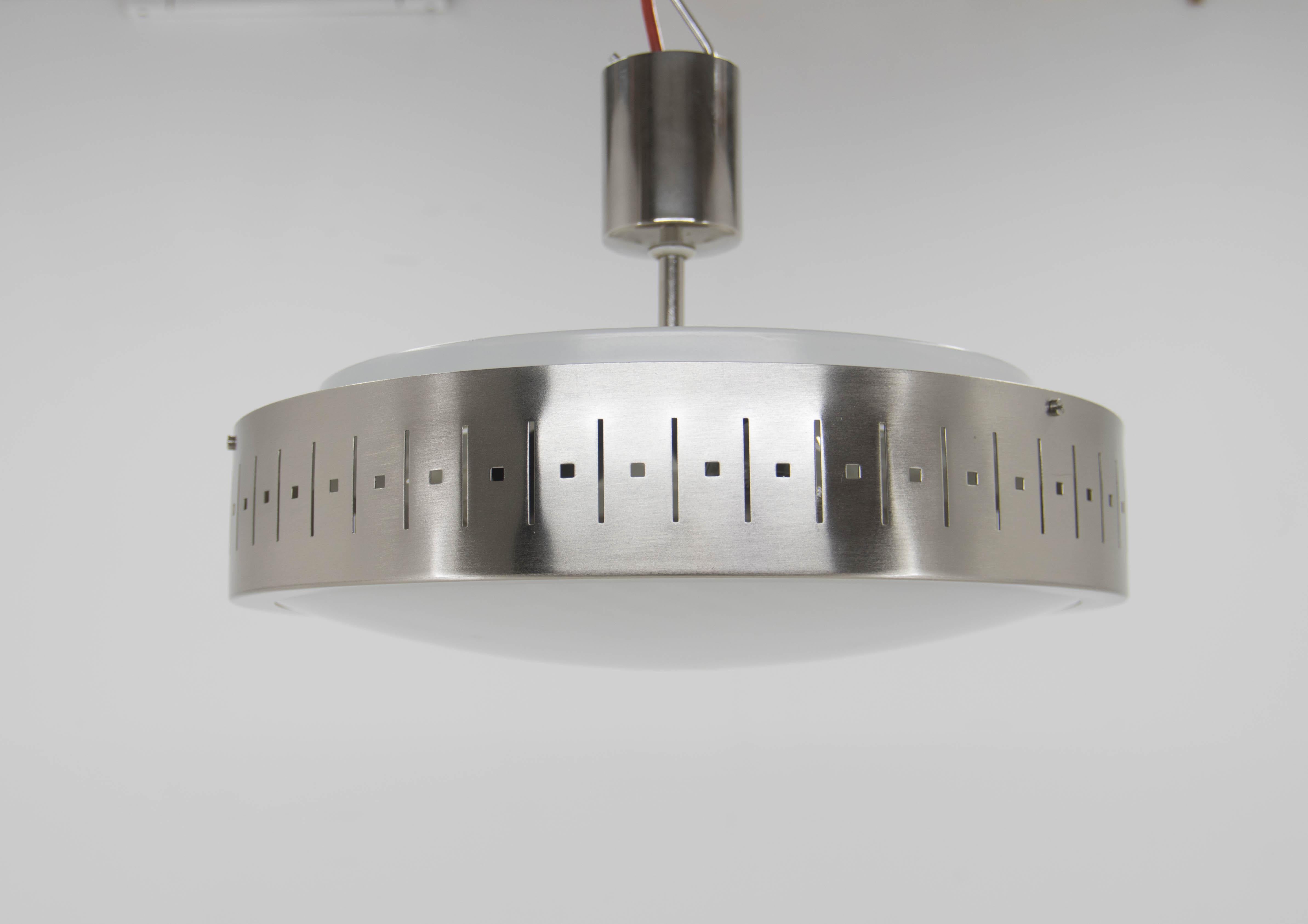 Milieu du XXe siècle Lustre UFO de l'ère spatiale, Europe, années 1960 en vente