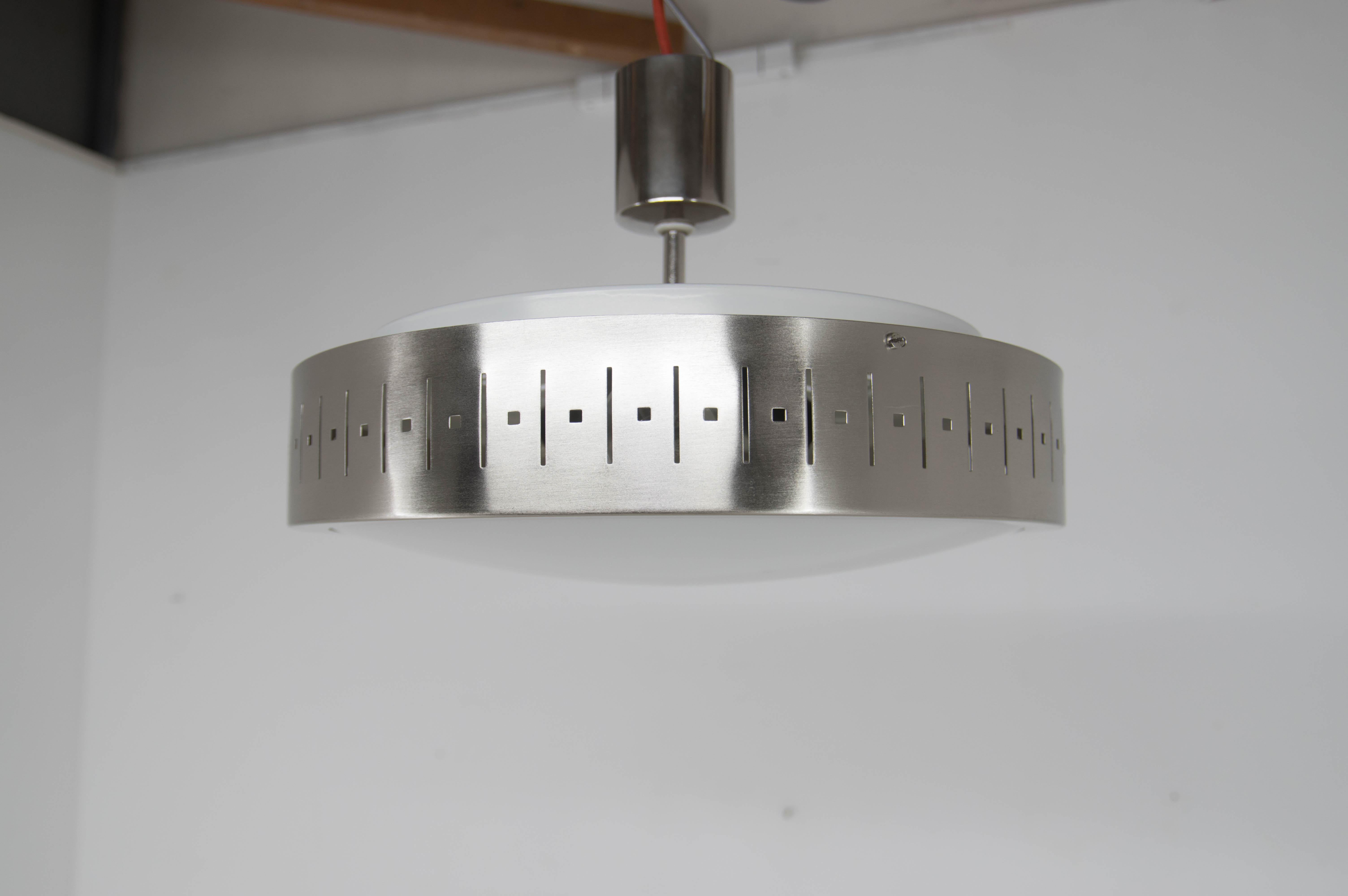 Lustre UFO de l'ère spatiale, Europe, années 1960 en vente 1