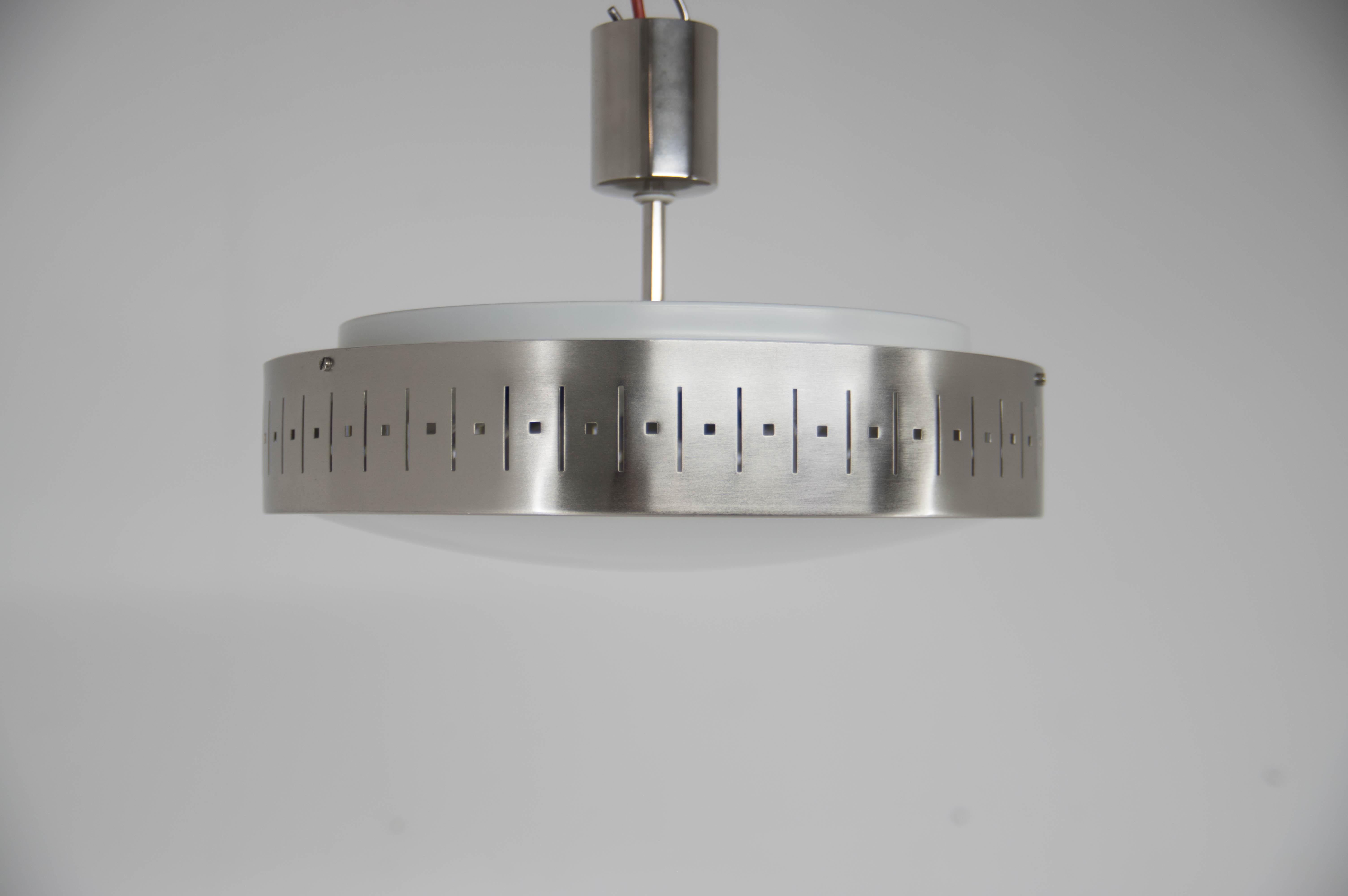 Lustre UFO de l'ère spatiale, Europe, années 1960 en vente 2