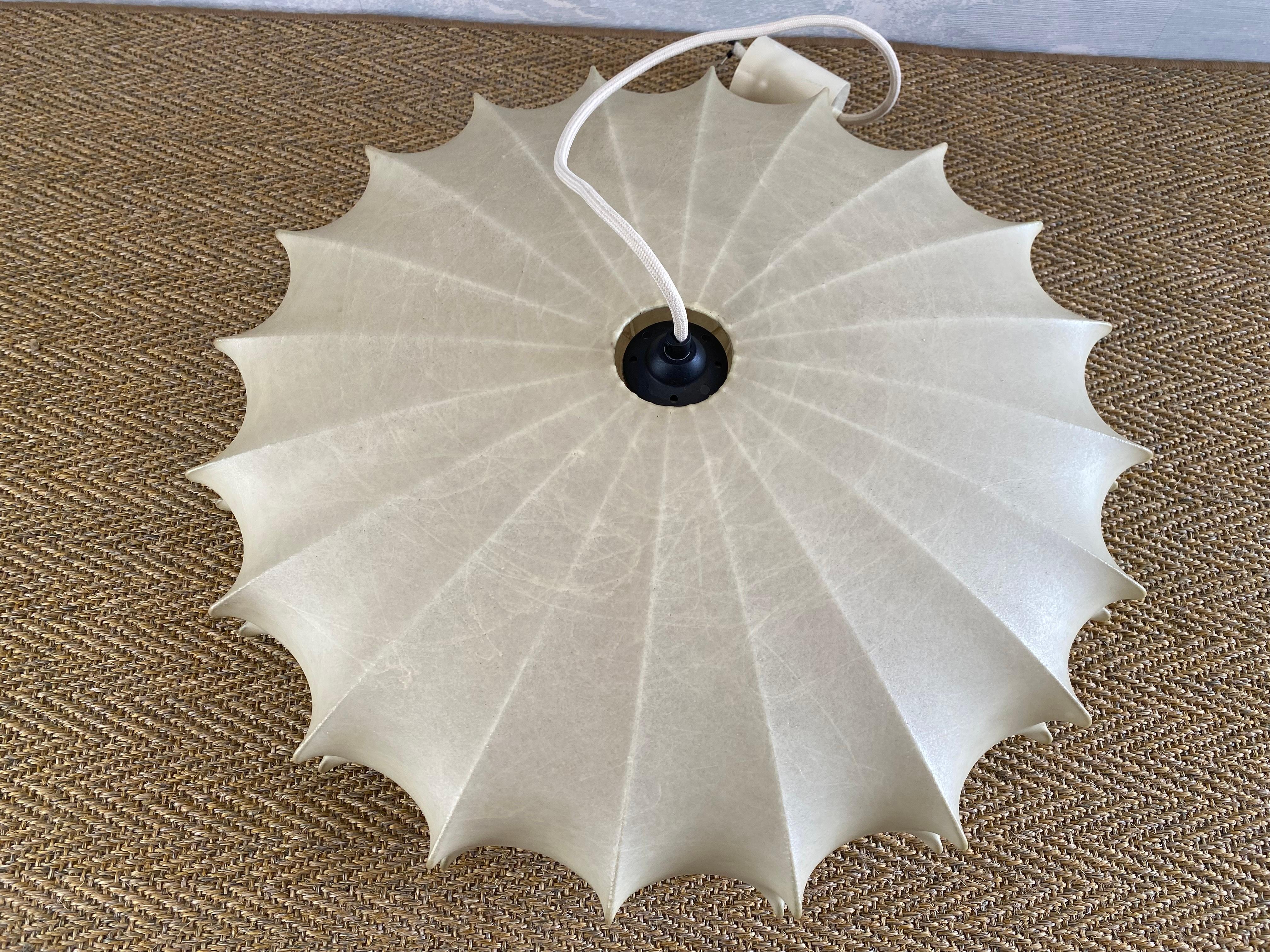 Lampada UFO Cocoon di Goldkant (Achille and Pier Giacomo Castiglioni Flos) 4