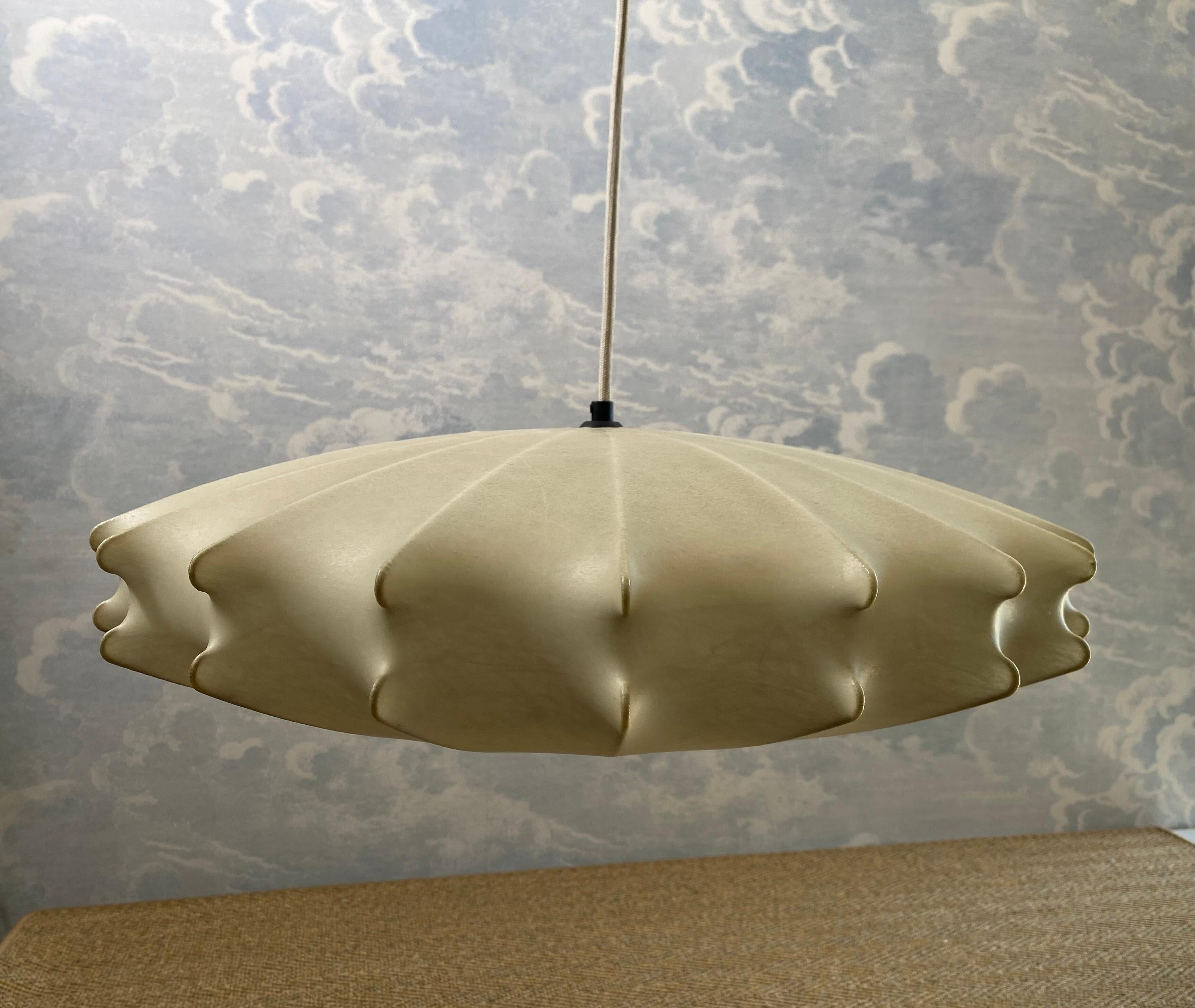 Lampada UFO Cocoon di Goldkant (Achille and Pier Giacomo Castiglioni Flos) 7