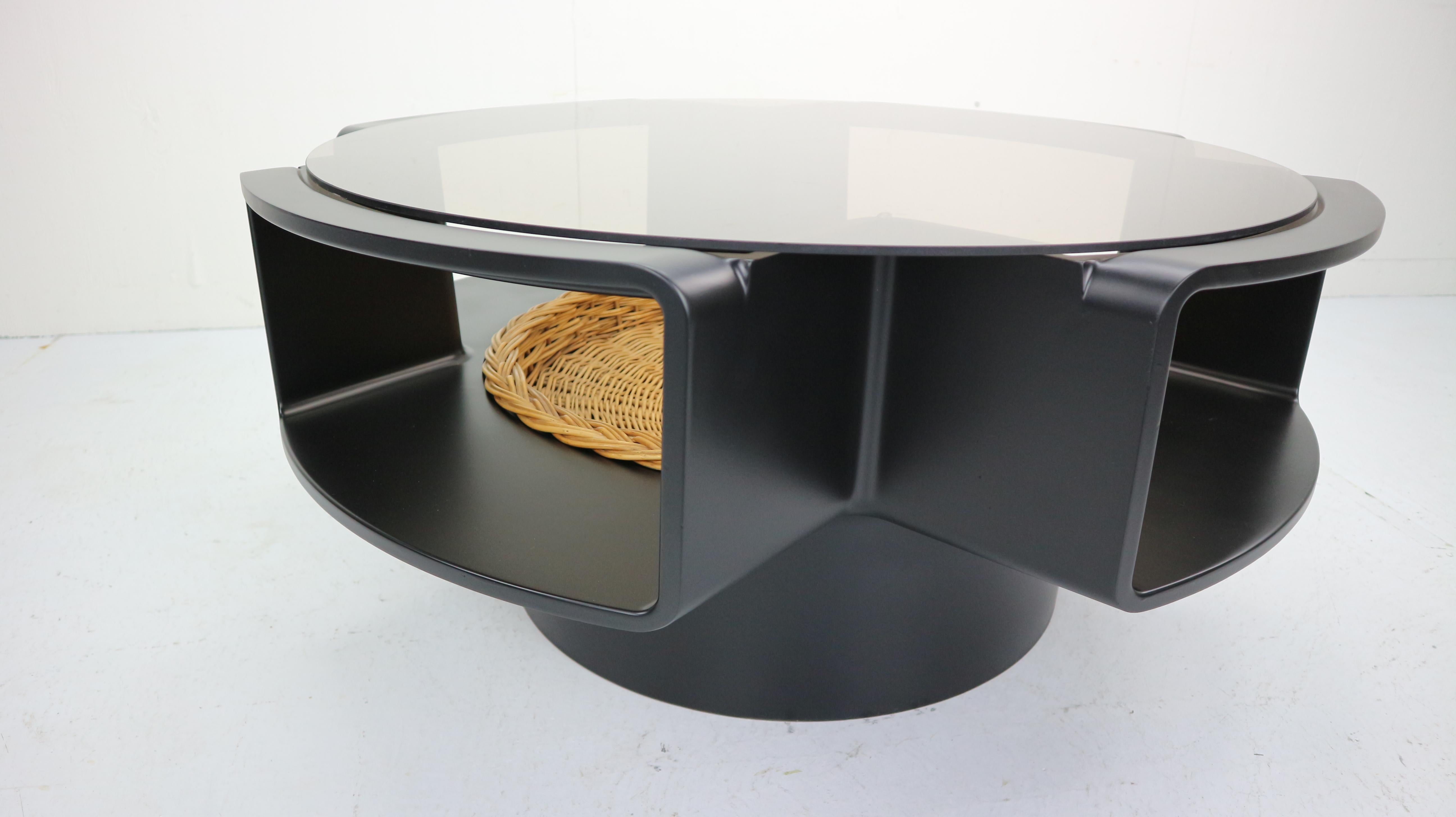  'Curver' Coffee Table in the manner of Jean Maneval , 1960 In Good Condition In The Hague, NL
