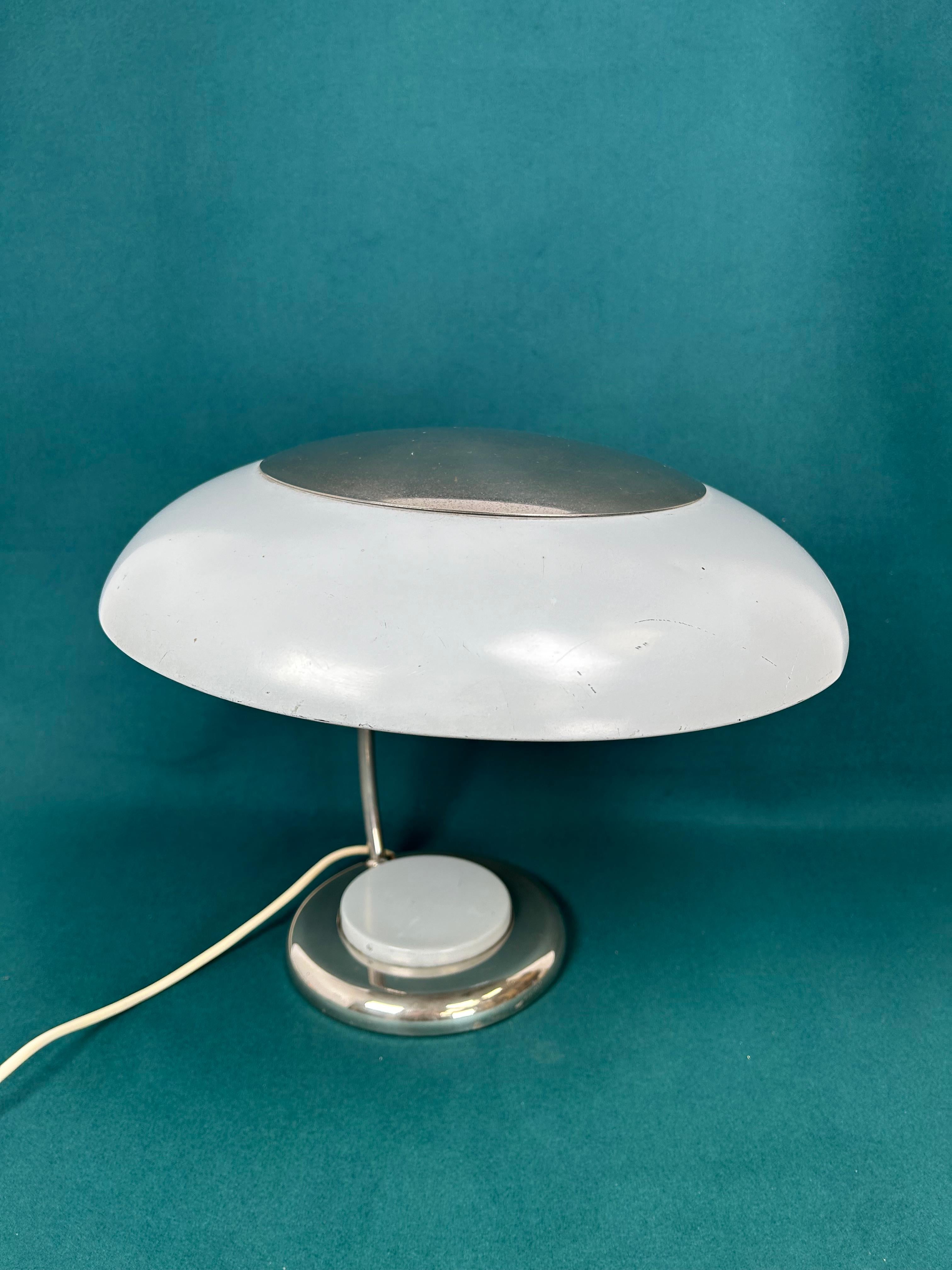 Space age UFO desk lamp in very nice original condition.