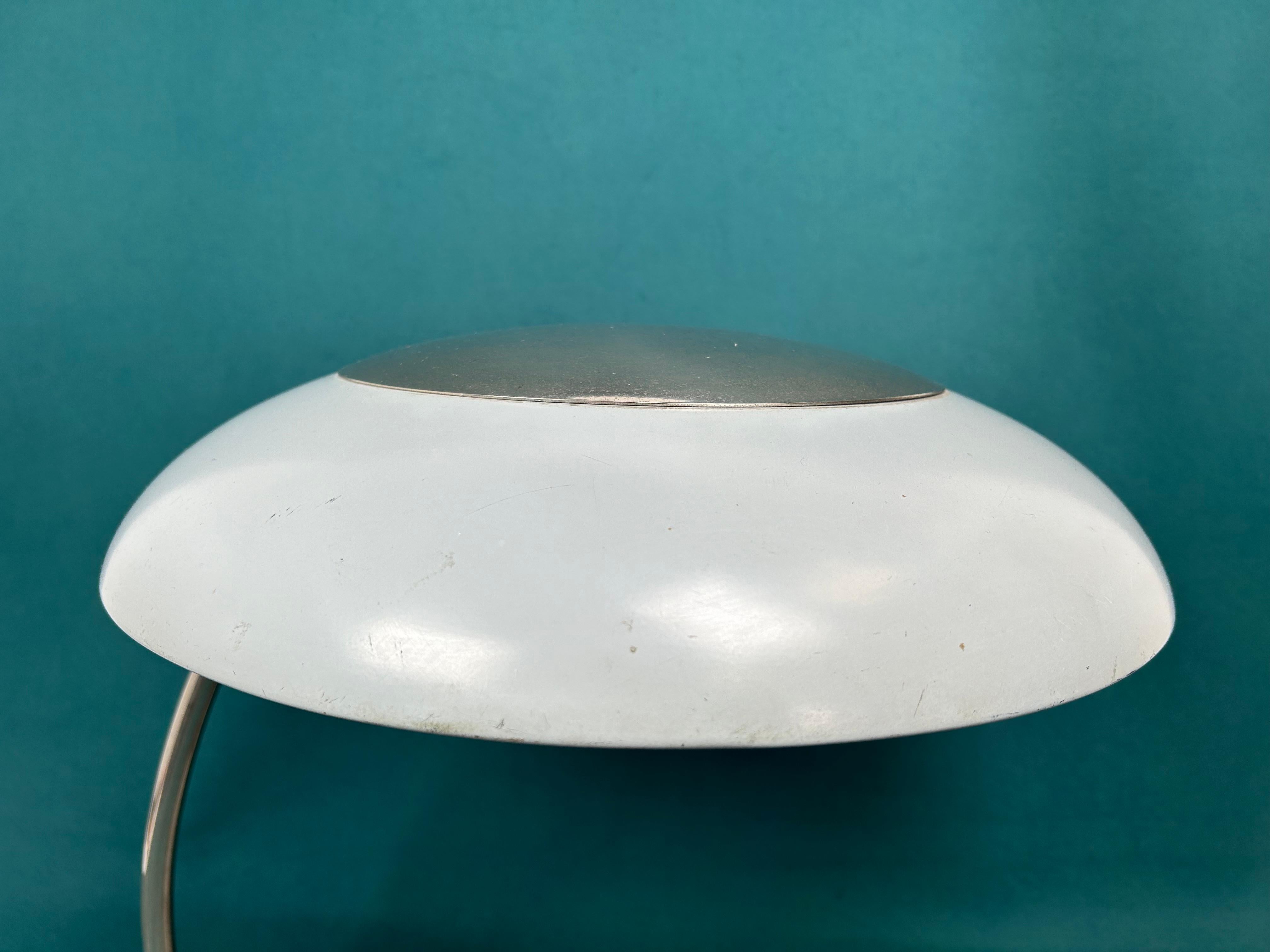 Space age UFO desk lamp In Good Condition For Sale In Banská Štiavnica, SK
