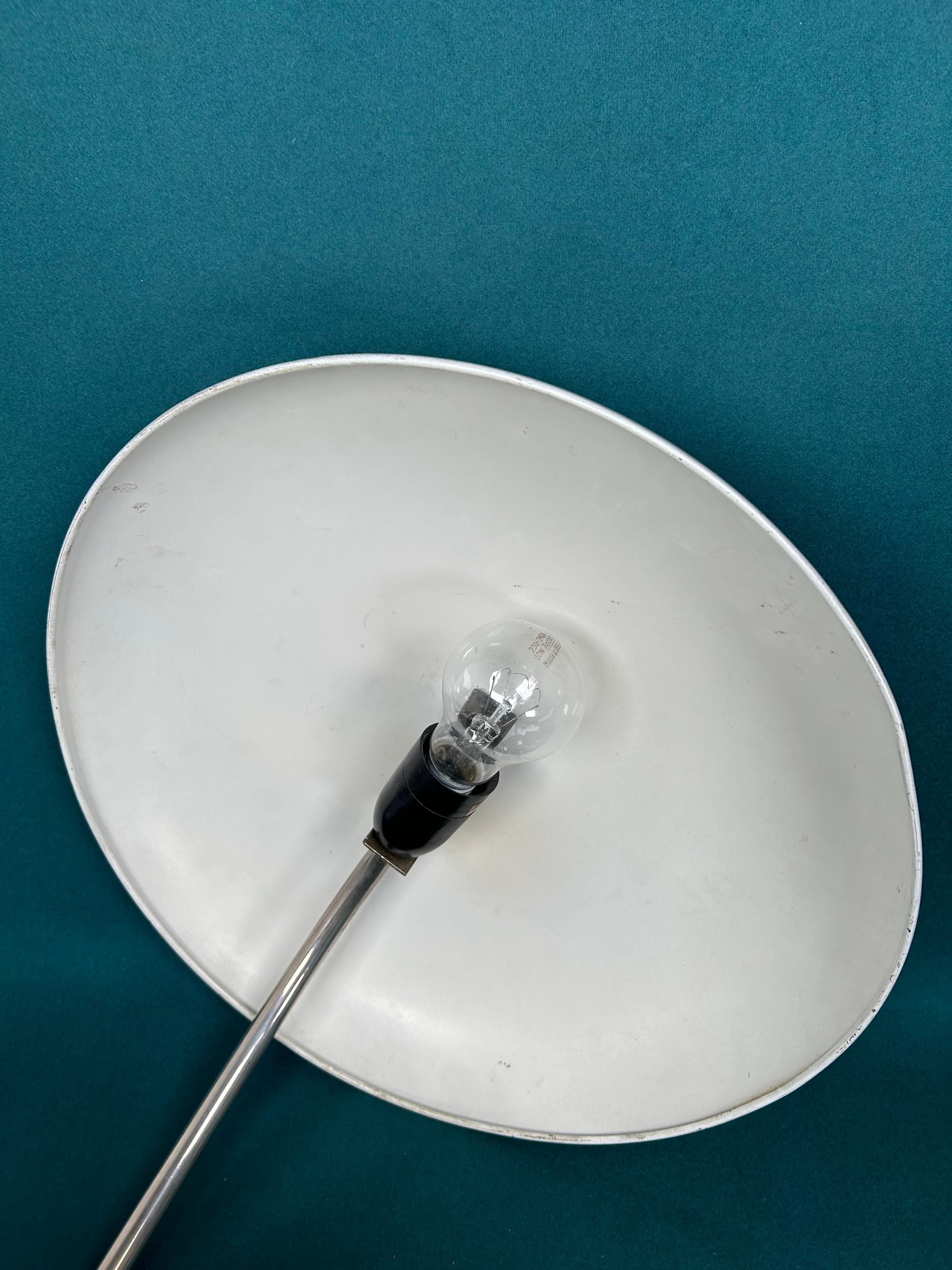Space age UFO desk lamp For Sale 1
