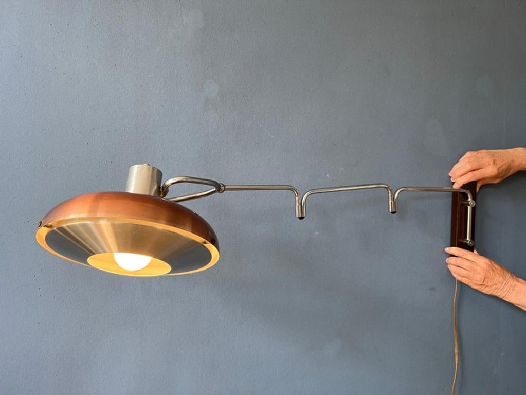 Very rare Lakro swing-arm wall lamp with copper coloured UFO shade. The swing-arm can be folded or stretched. The shade can be turned in any direction desirable. The lamp requires an E27/26 (standard) lightbulb and currently has an EU-plug (works