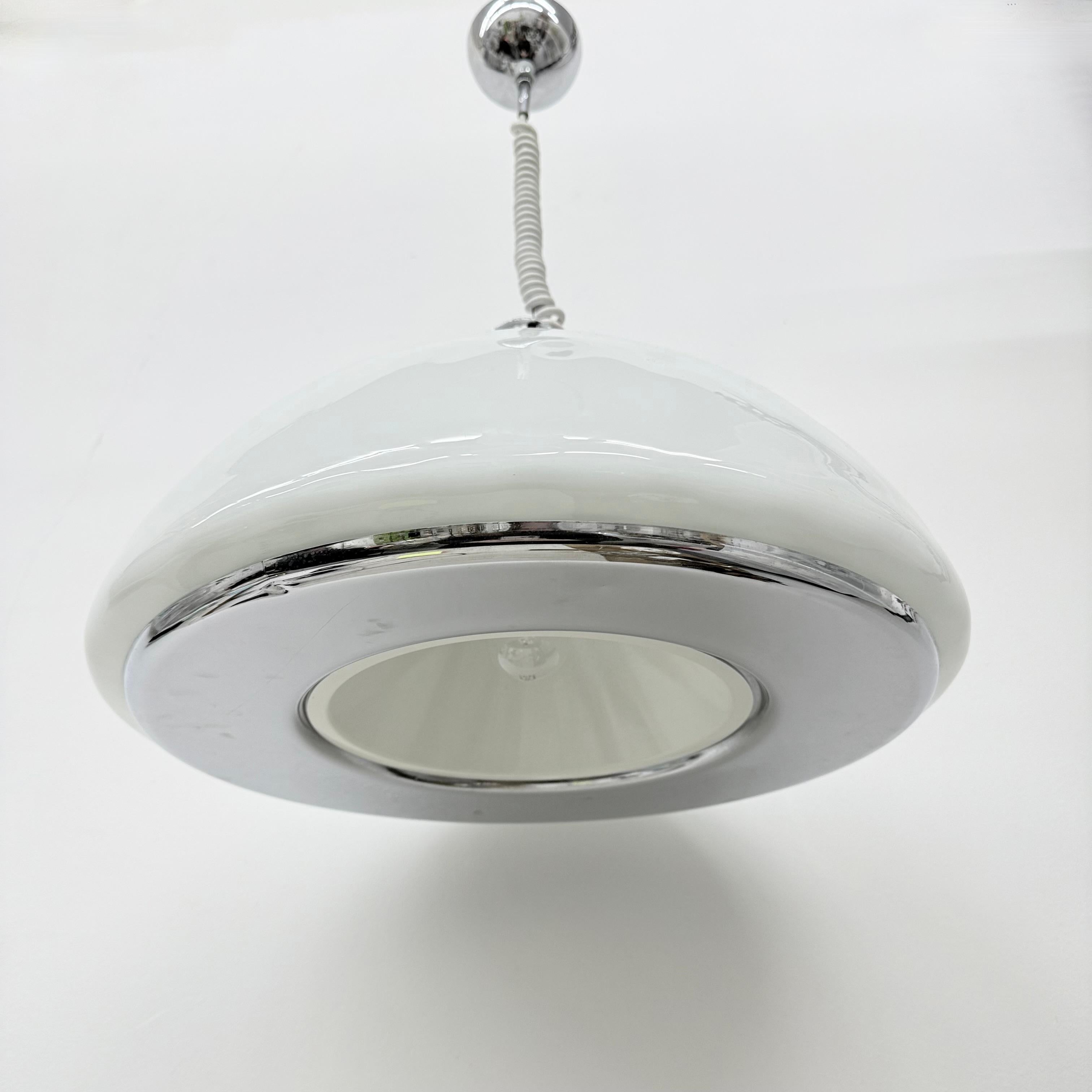 Mid-Century moderno Lampada a sospensione UFO in vetro di Murano, anni '70, Italia in vendita