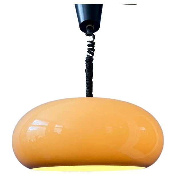Lampe suspendue UFO Mushroom Plexiglas de l'ère spatiale, 1970
