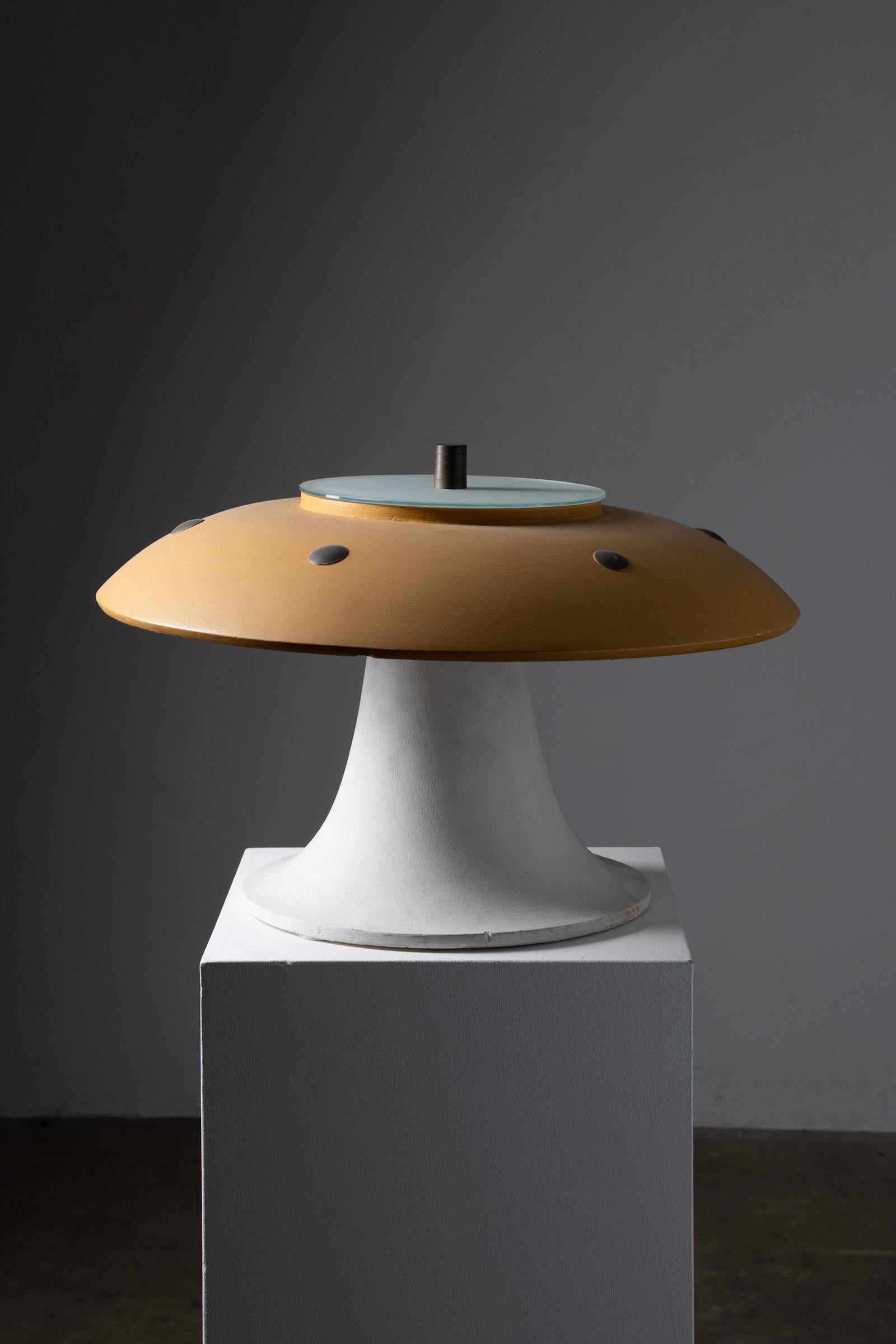 Vintage Space Age table lamp, likely of Belgian or Dutch origin, produced in the 1960/70s. This piece is defined by its iconic 