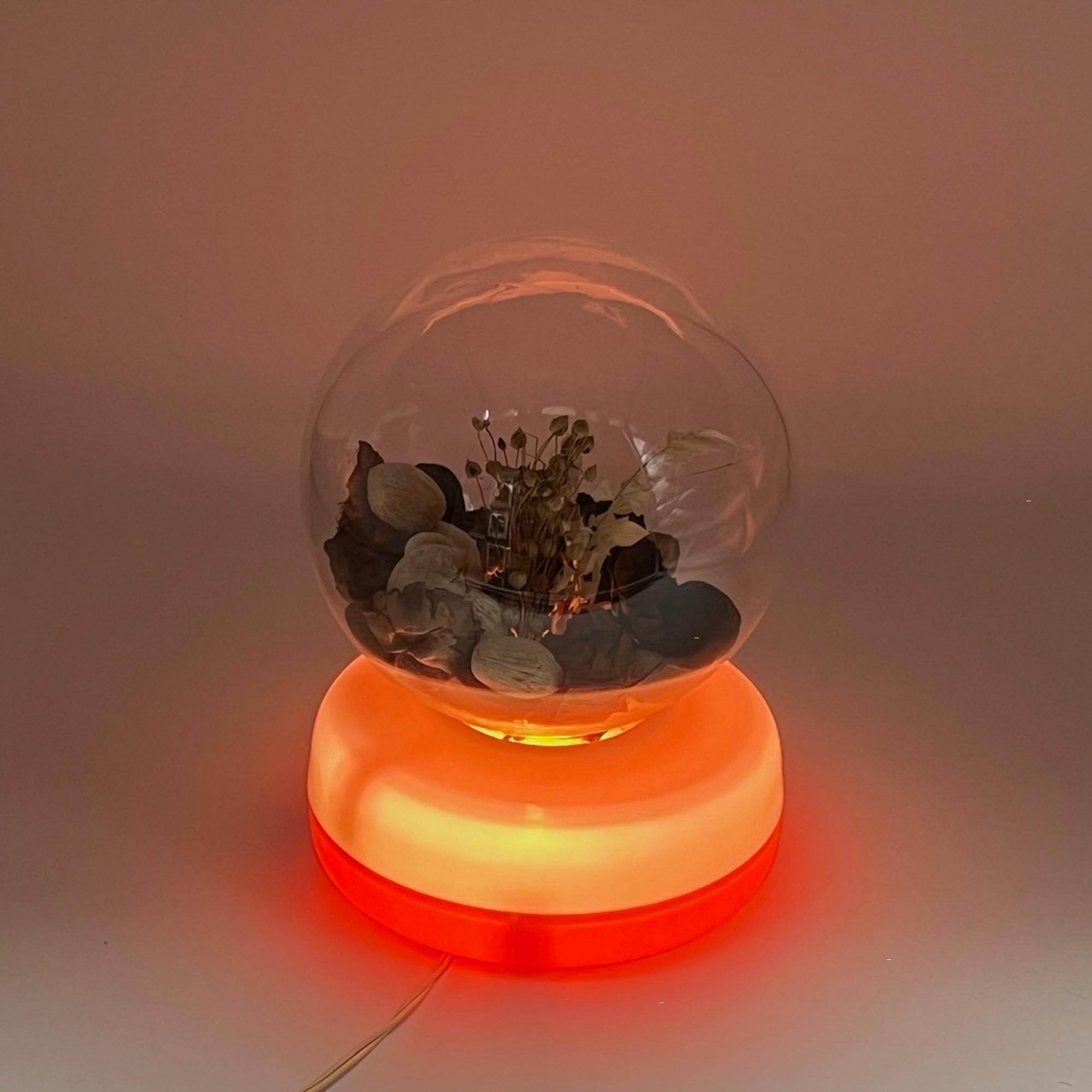 Lampe de bureau orange UFO de l'ère spatiale avec bol en verre, années 1960 en vente 3