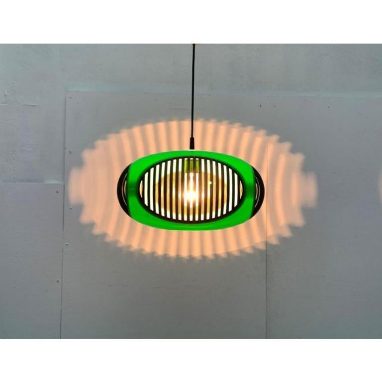 Space Age UFO Pendant Lamp attributed to Luigi Colani, 1970s In Good Condition For Sale In Hamburg, DE