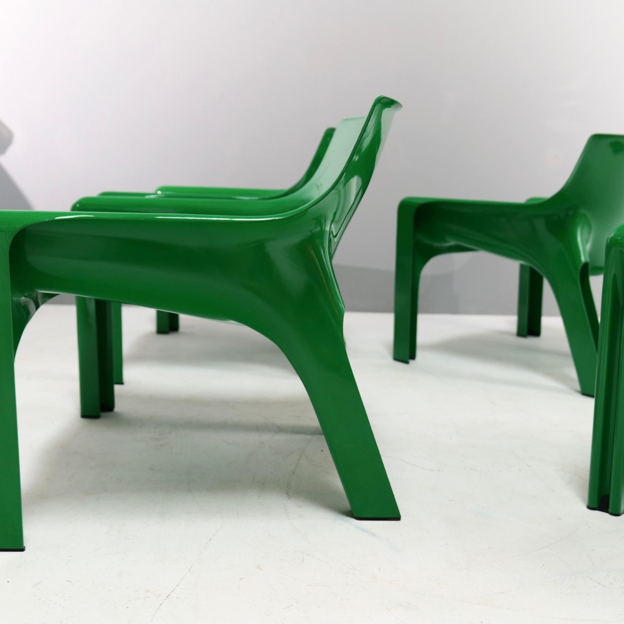 Plastic Space Age Vicario armchairs set by Vico Magistretti - Artemide