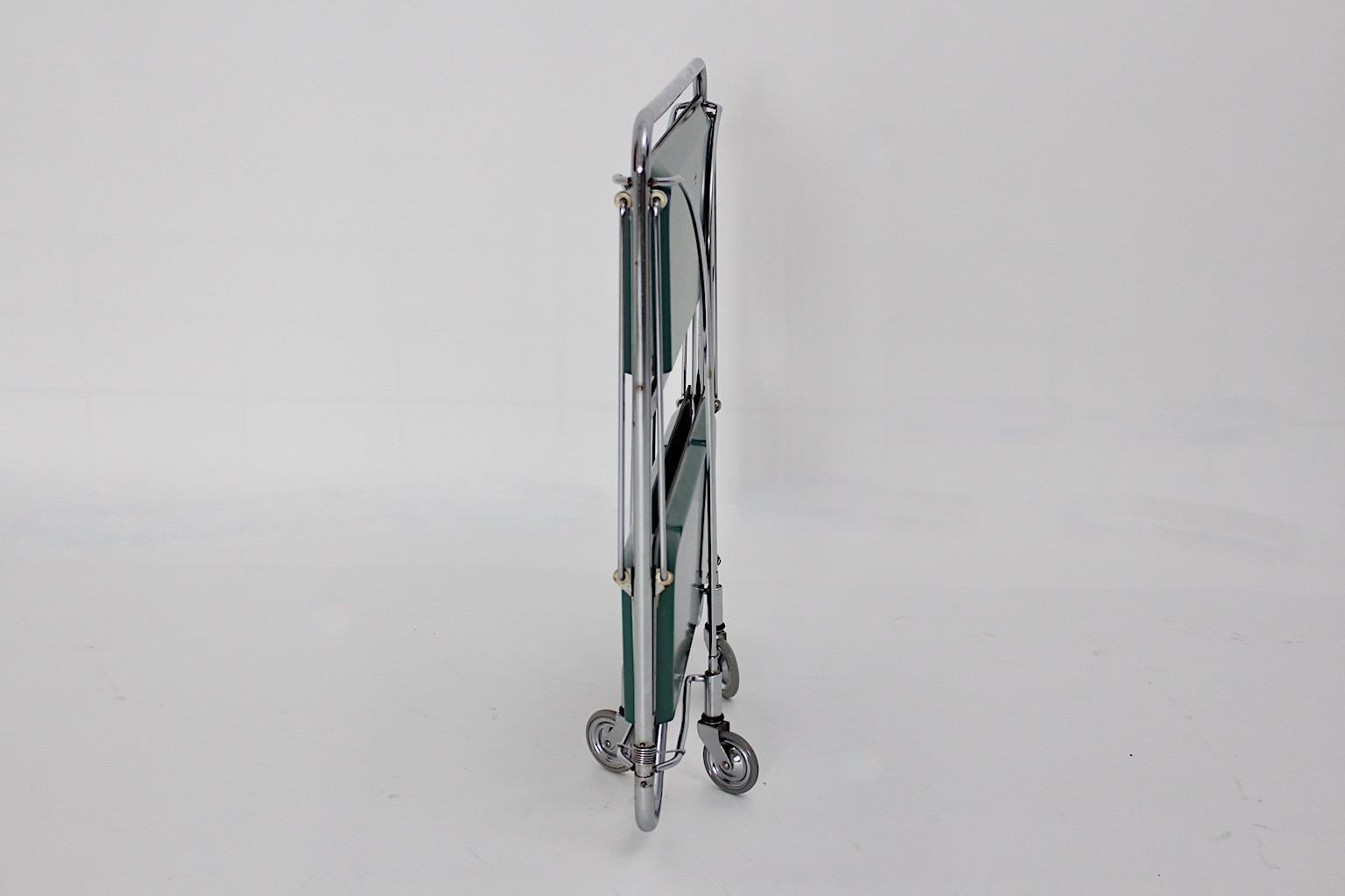 Chariot de service de bar vintage en métal chromé vert de l'ère spatiale, Allemagne, années 1970 en vente 1