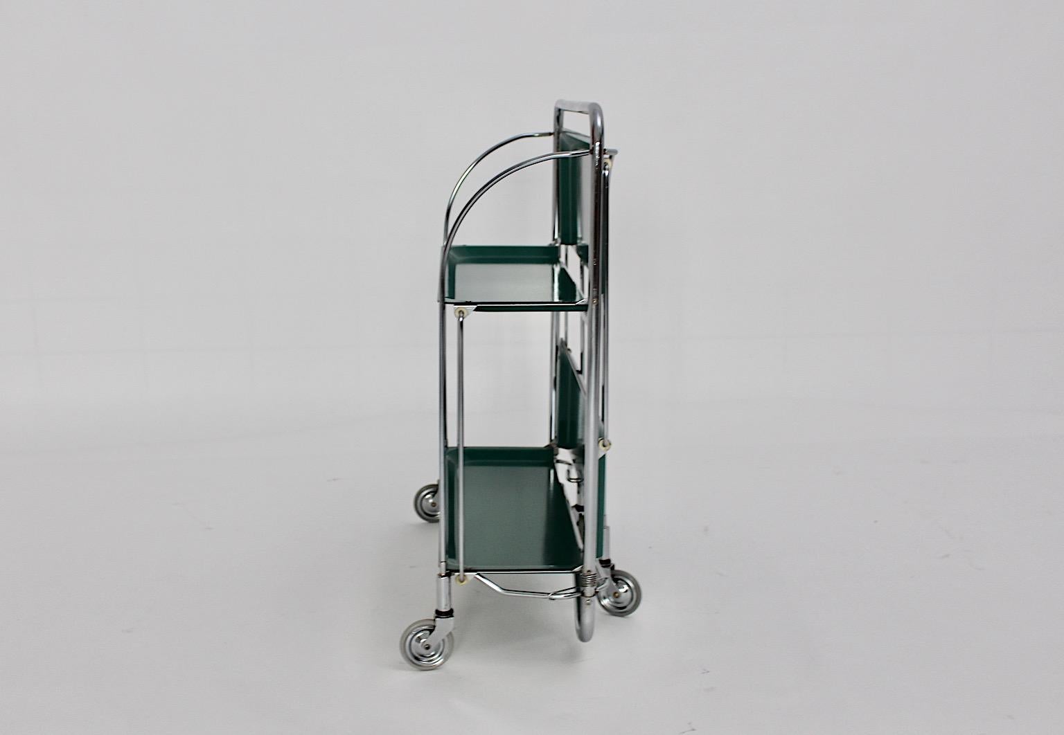 20ième siècle Chariot de service de bar vintage en métal chromé vert de l'ère spatiale, Allemagne, années 1970 en vente