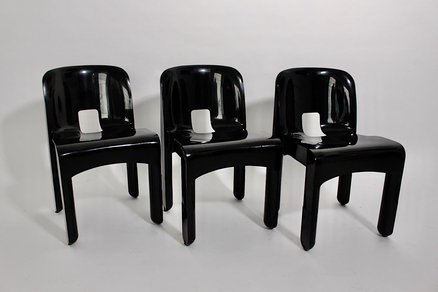 Space Age vintage three plastic dining chairs or chairs by Joe Colombo 1965 - 67 and executed for Kartell 1970s Italy.
Stamped underneath, Kartell Binasco ( Milano ) 860 & 861 made in Italy Des. Prof Joe Colombo 1970
The chairs are in good
