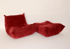 Space Age Vintage Togo Rojo Quemado con Taburete Alcántara Michel Ducaroy Ligne Roset