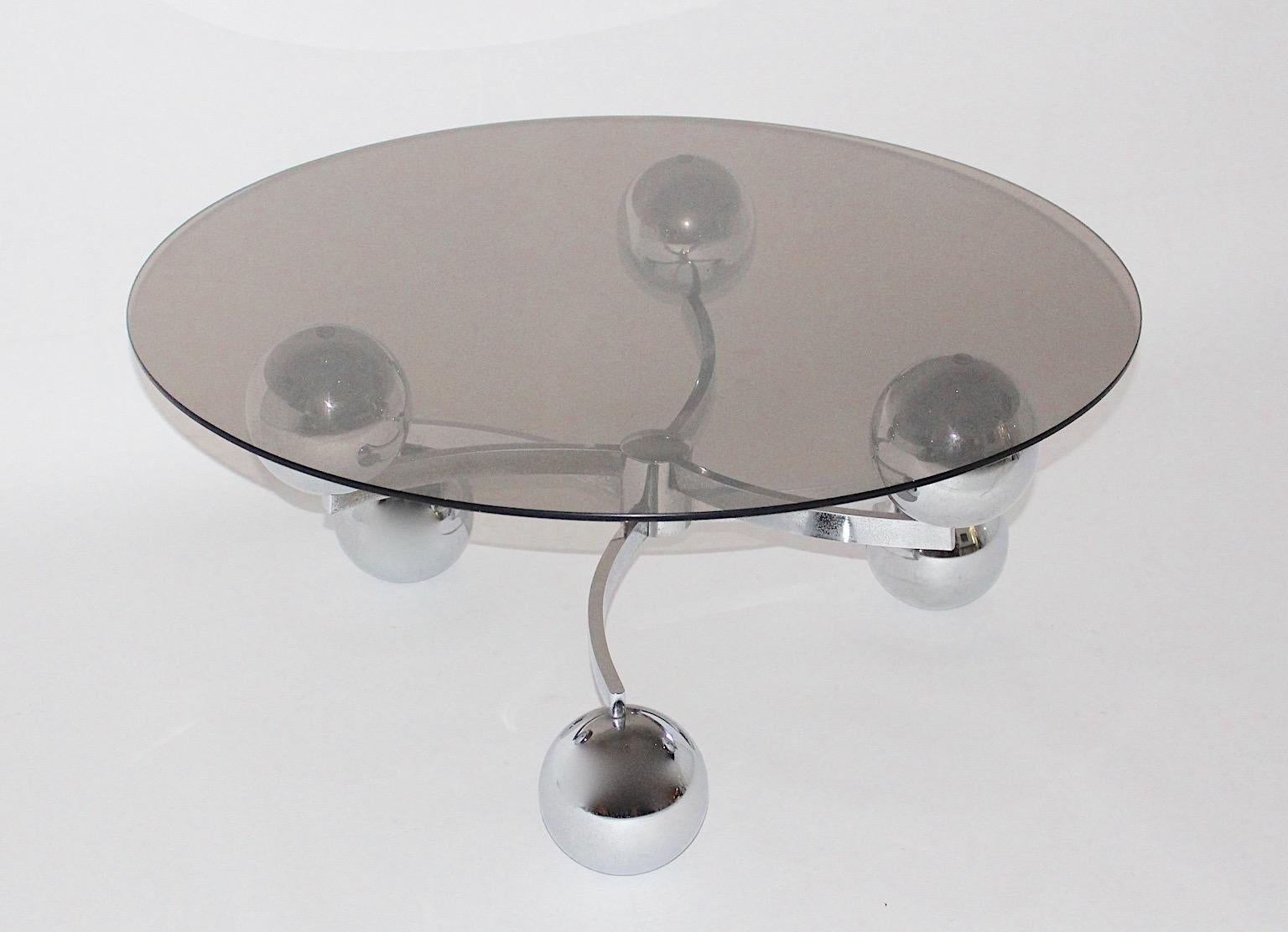 Européen Table de canapé Spoutnik en métal chromé de l'ère spatiale, circa 1970 en vente