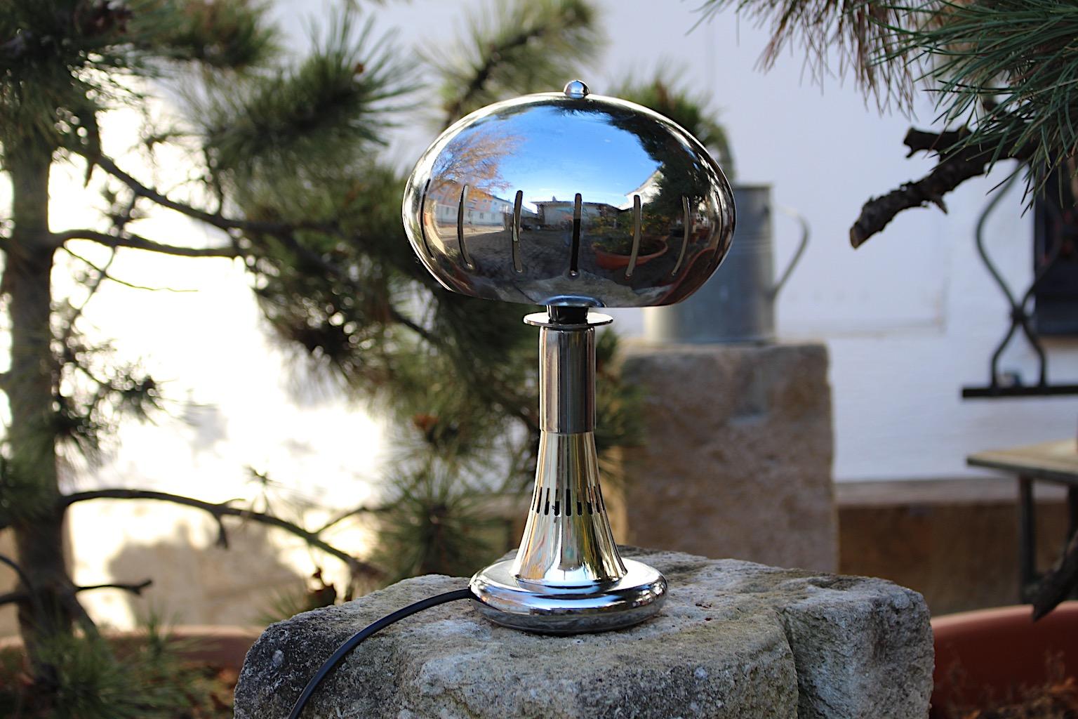 Ère spatiale Lampe de bureau champignon Panton en métal chromé de l'ère spatiale, Scandinavie, 1970 en vente