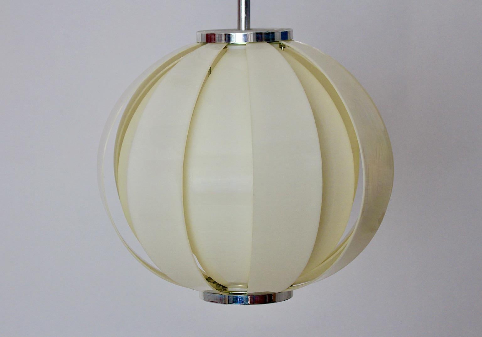 Space Age Vintage Circular White Plastic Lamella Metal Chandelier Pendant, 1970s In Good Condition For Sale In Vienna, AT