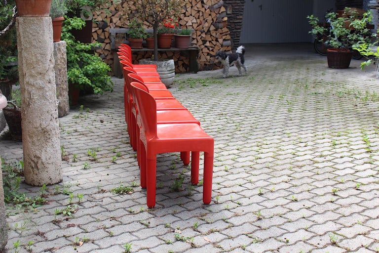Space Age set of 8 vintage red plastic dining chairs or chairs by Marcello Siard, which are are stamped underneath Marcello Siard Collezioni Longato Padova, Italy, 1969.
These red vintage plastic chairs show a bold red and are very comfortable and