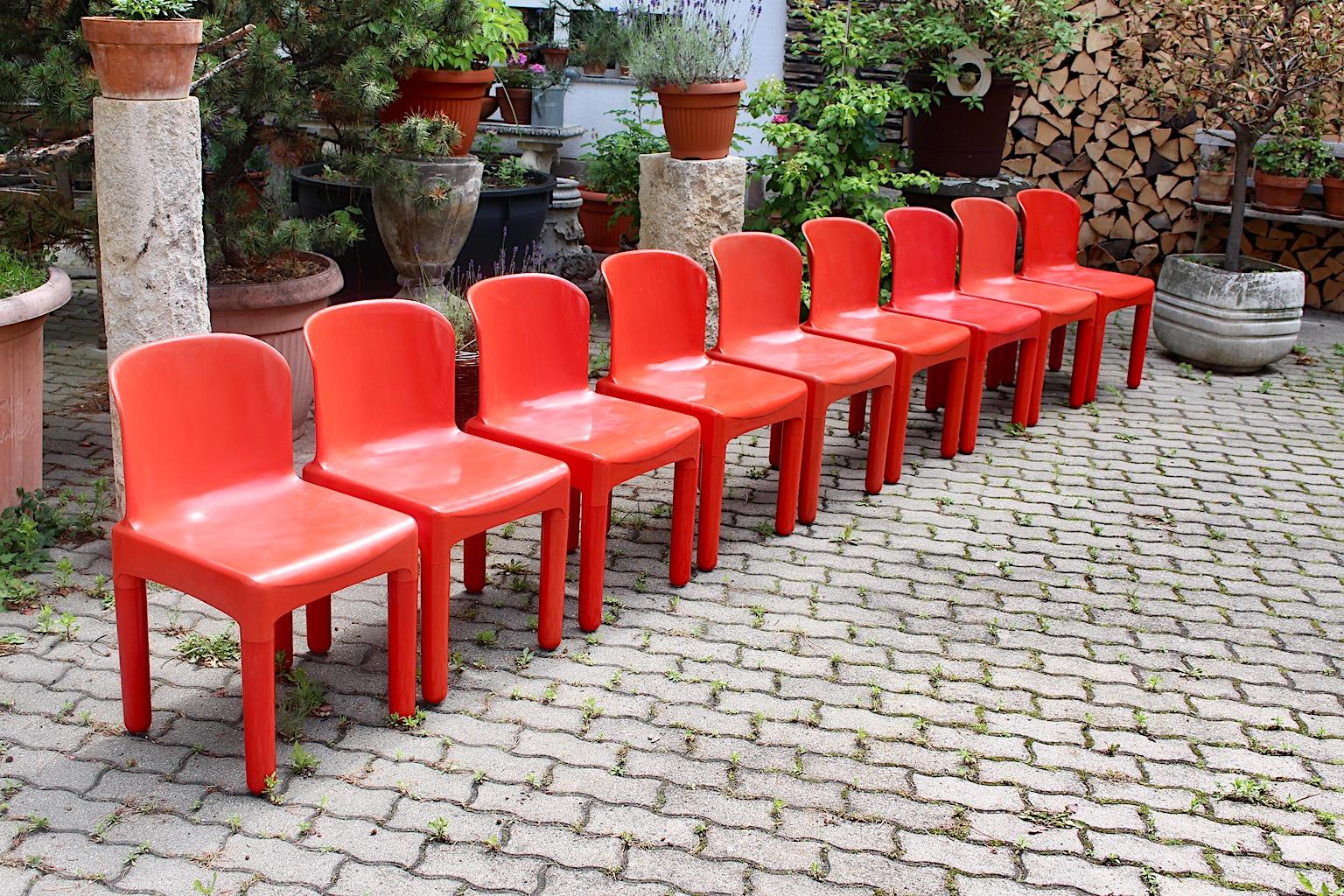 Plastique Huit chaises de salle à manger en plastique rouge de l'ère spatiale vintage par Marcello Siard, Italie, 1969 en vente