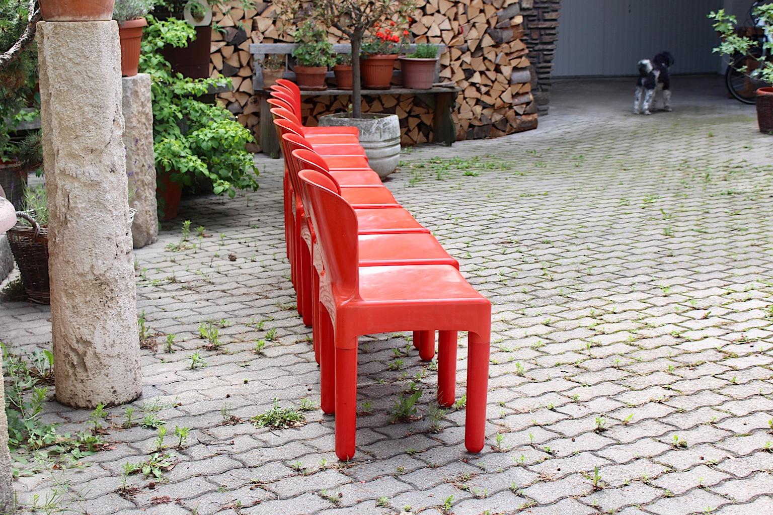 Huit chaises de salle à manger en plastique rouge de l'ère spatiale vintage par Marcello Siard, Italie, 1969 en vente 1