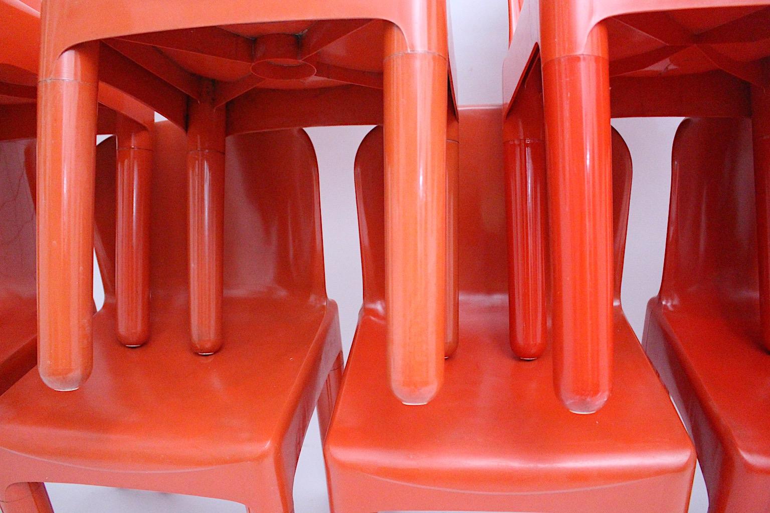 Space Age Vintage Ocho sillas de comedor de plástico rojo Marcello Siard 1969 Italia en venta 9