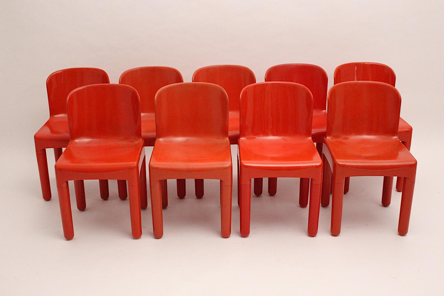 Space Age ocho ( 8 ) sillas de comedor vintage o sillas de plástico en color rojo amapola de Marcello Siard, Italia 1969. Estampado debajo con el nombre de la empresa Marcello Siard Collezioni Longato Padova, 
Estas cómodas sillas rojas vintage de