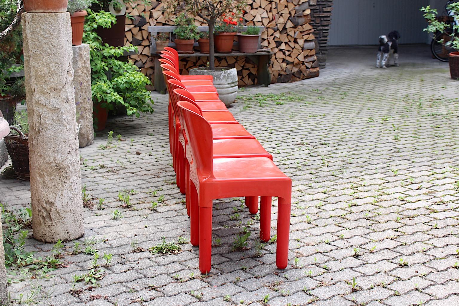 Space Age Vintage Ocho sillas de comedor de plástico rojo Marcello Siard 1969 Italia Plástico en venta