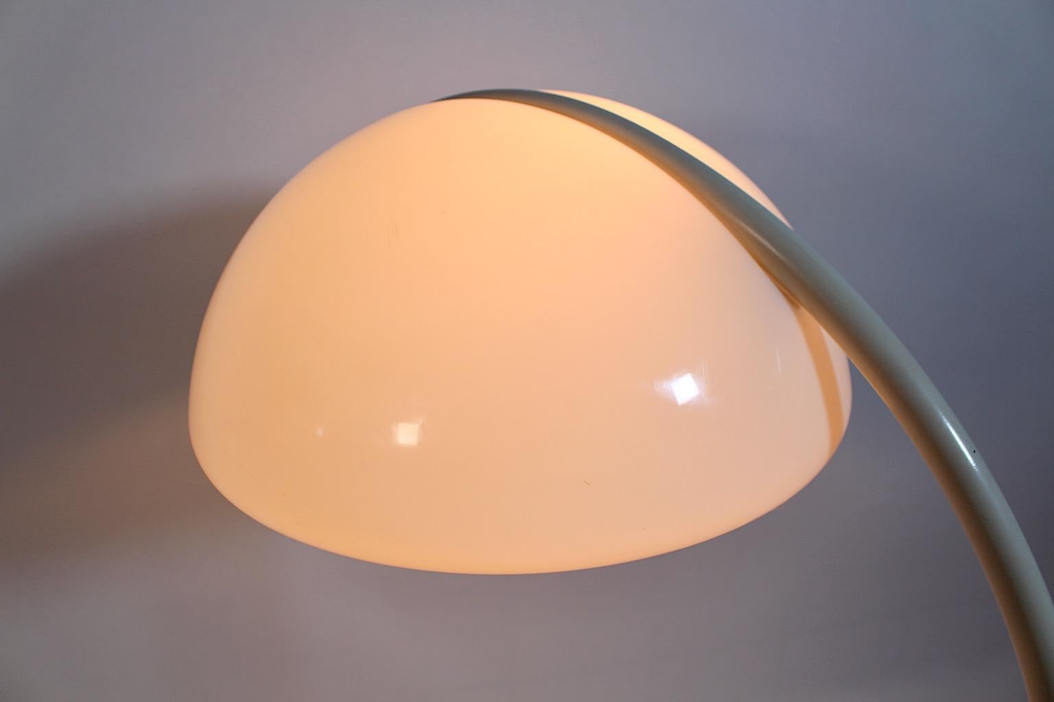 Space Age Vintage Floor Lamp White Plastic Metal Elio Martinelli 1970s Italy For Sale 8