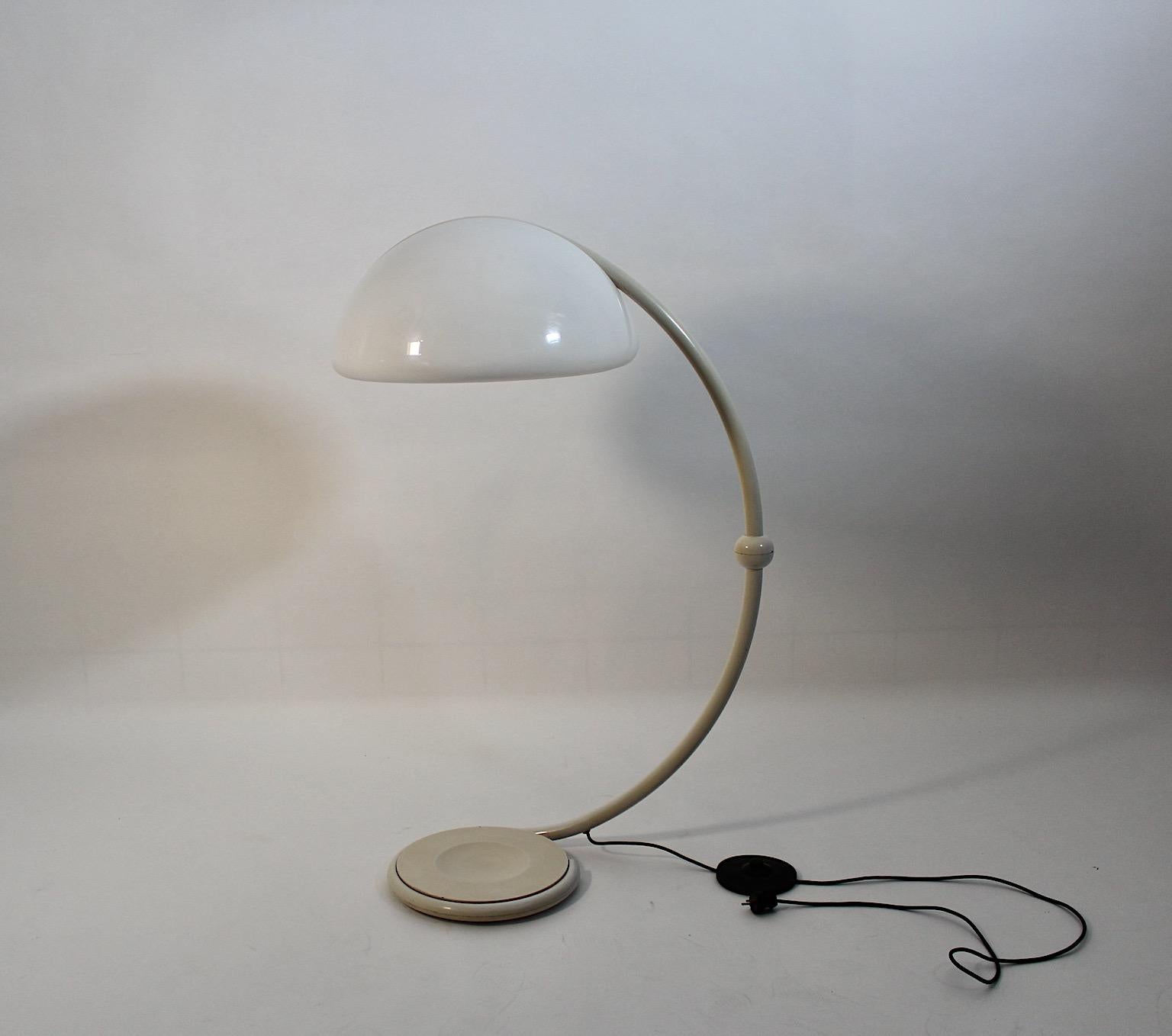 Space Age Vintage Floor Lamp White Plastic Metal Elio Martinelli 1970s Italy For Sale 3