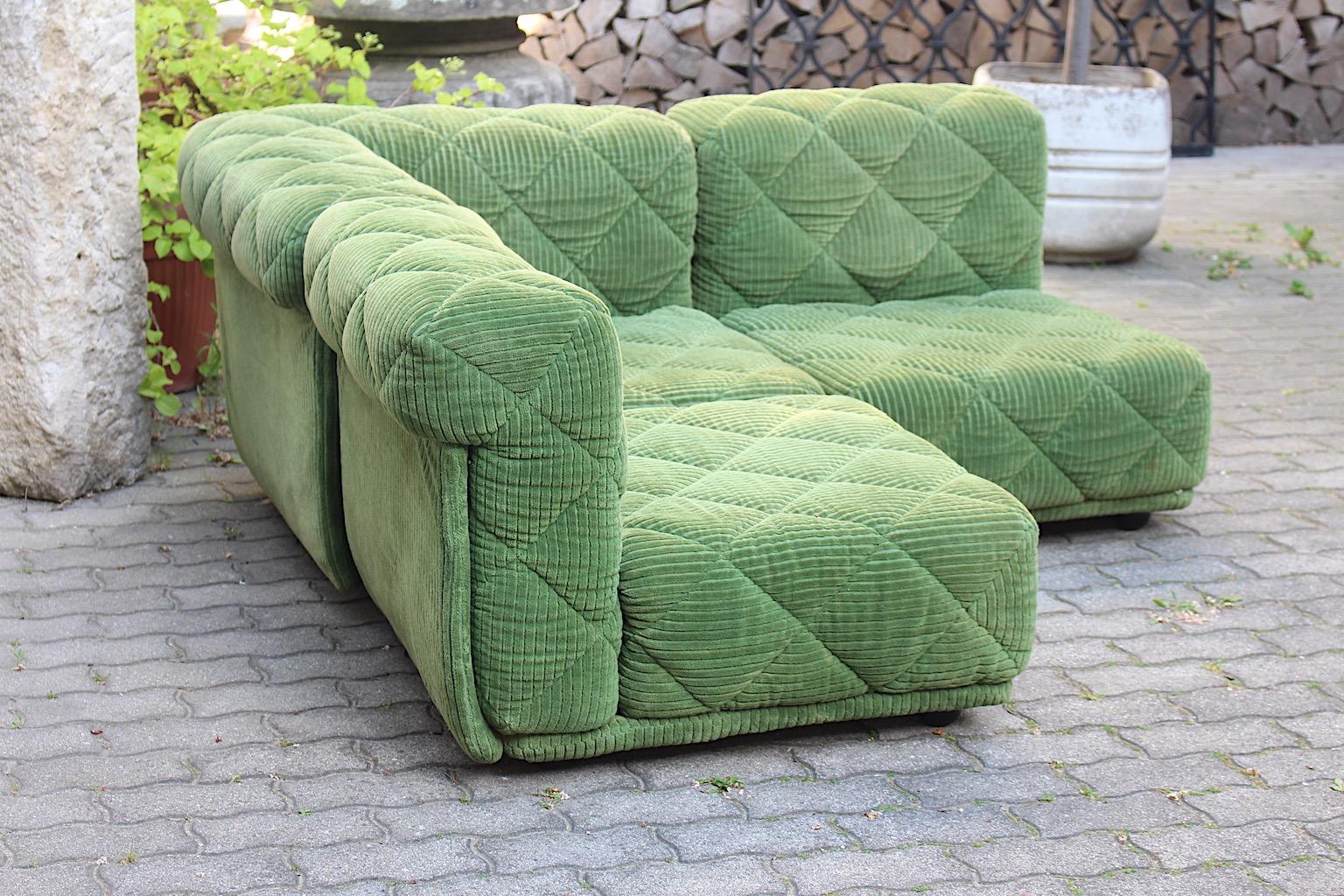 Space Age Vintage Green Corduroy Freestanding Modular Sofa Wittmann 1970 Austria In Good Condition For Sale In Vienna, AT