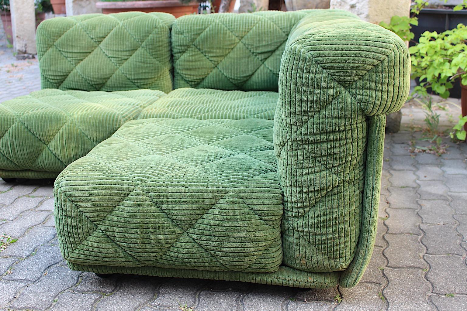 Space Age Vintage Green Corduroy Freestanding Modular Sofa Wittmann 1970 Austria In Good Condition For Sale In Vienna, AT