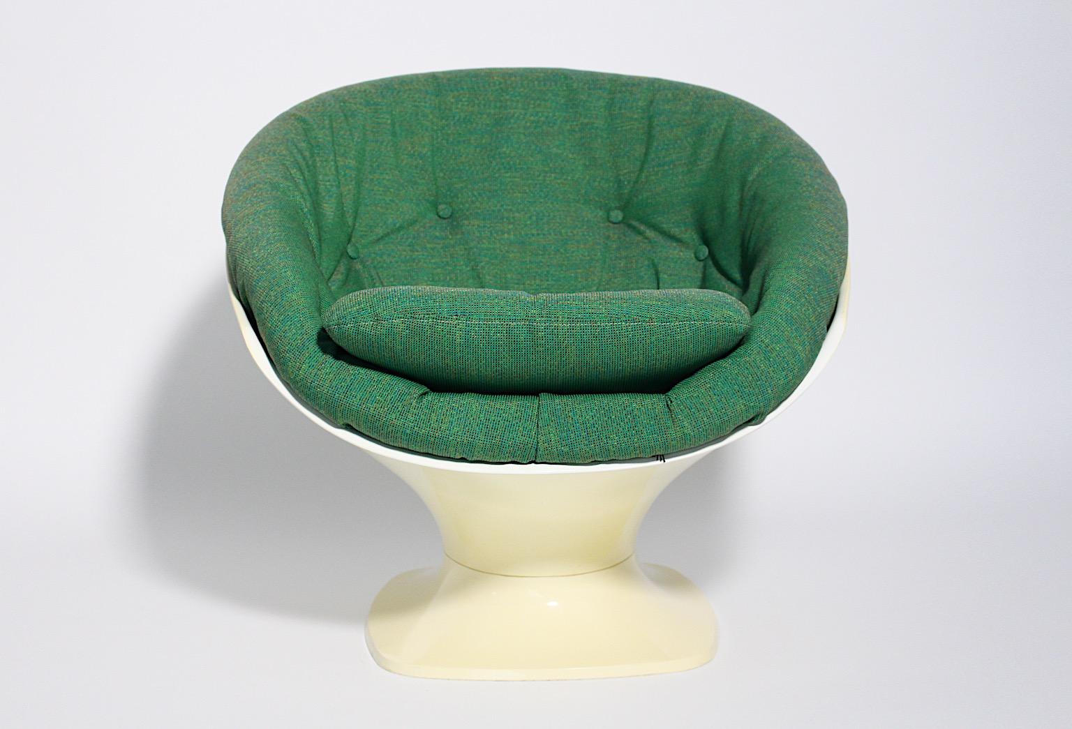 Space Age Vintage Green Ivory Plastic Lounge Chair Raphael Raffel 1970 France For Sale 4