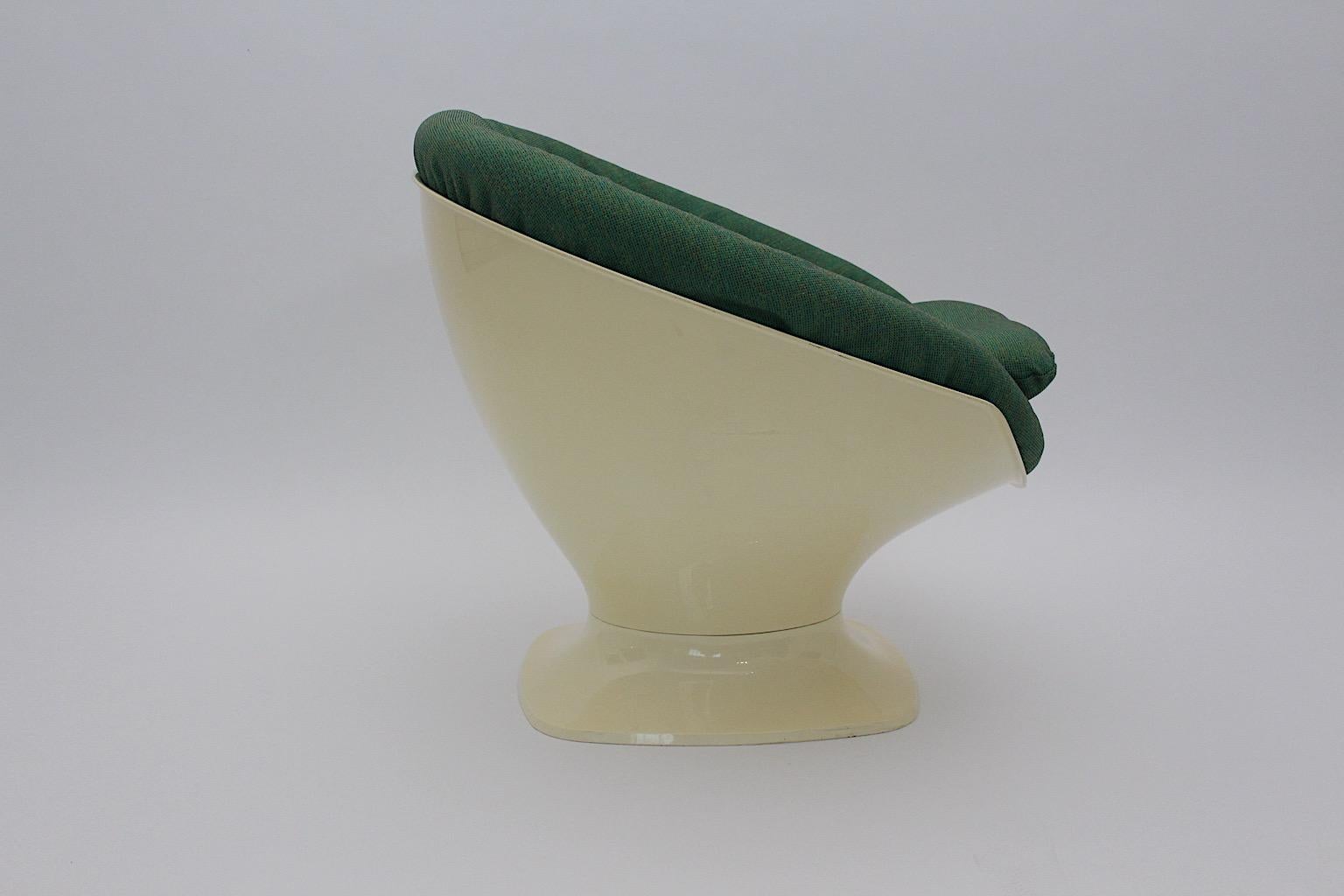Late 20th Century Space Age Vintage Green Ivory Plastic Lounge Chair Raphael Raffel 1970 France For Sale