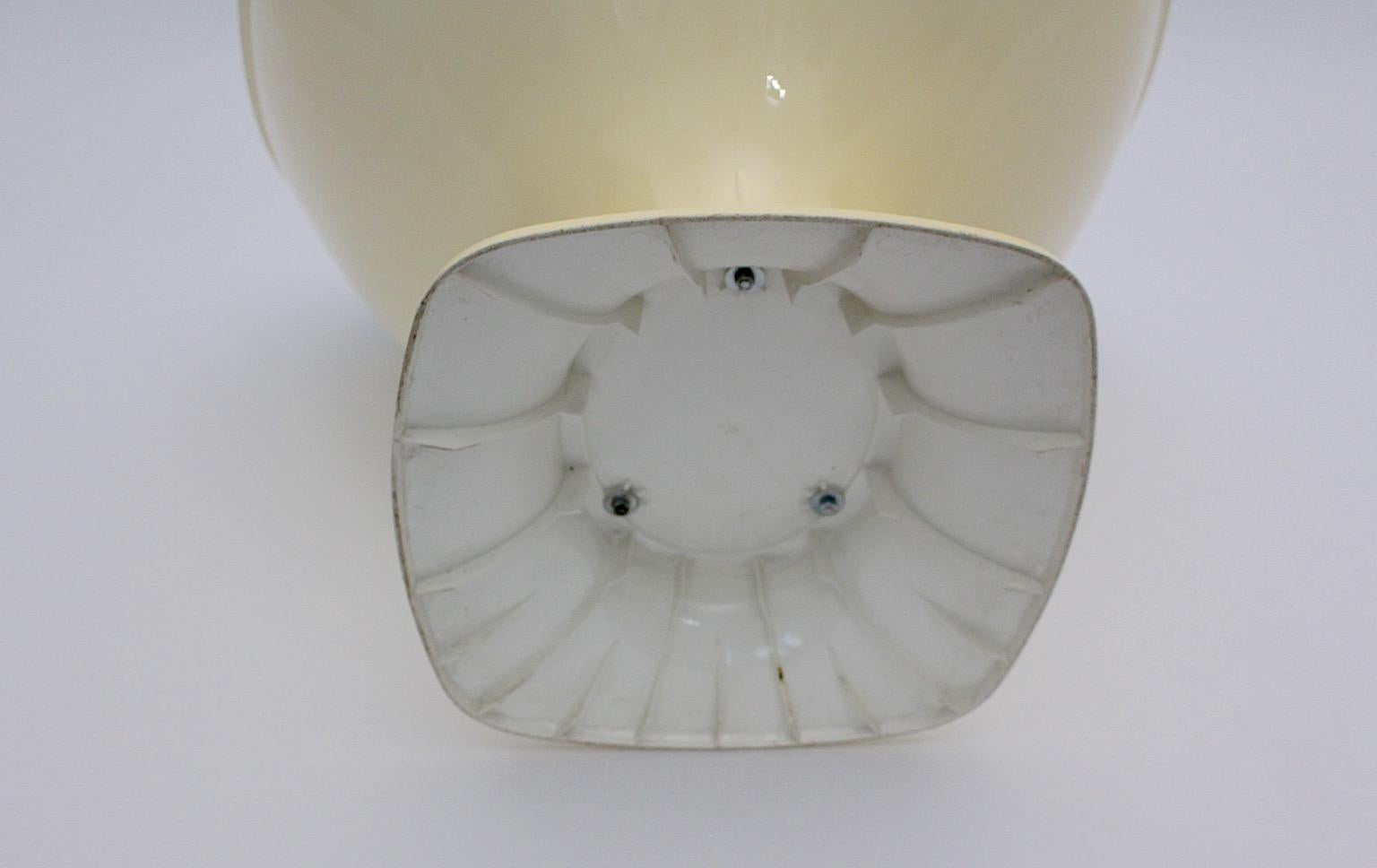 Sedia da salotto in plastica vintage Greene & Greene Raffel 1970 Francia in vendita 1