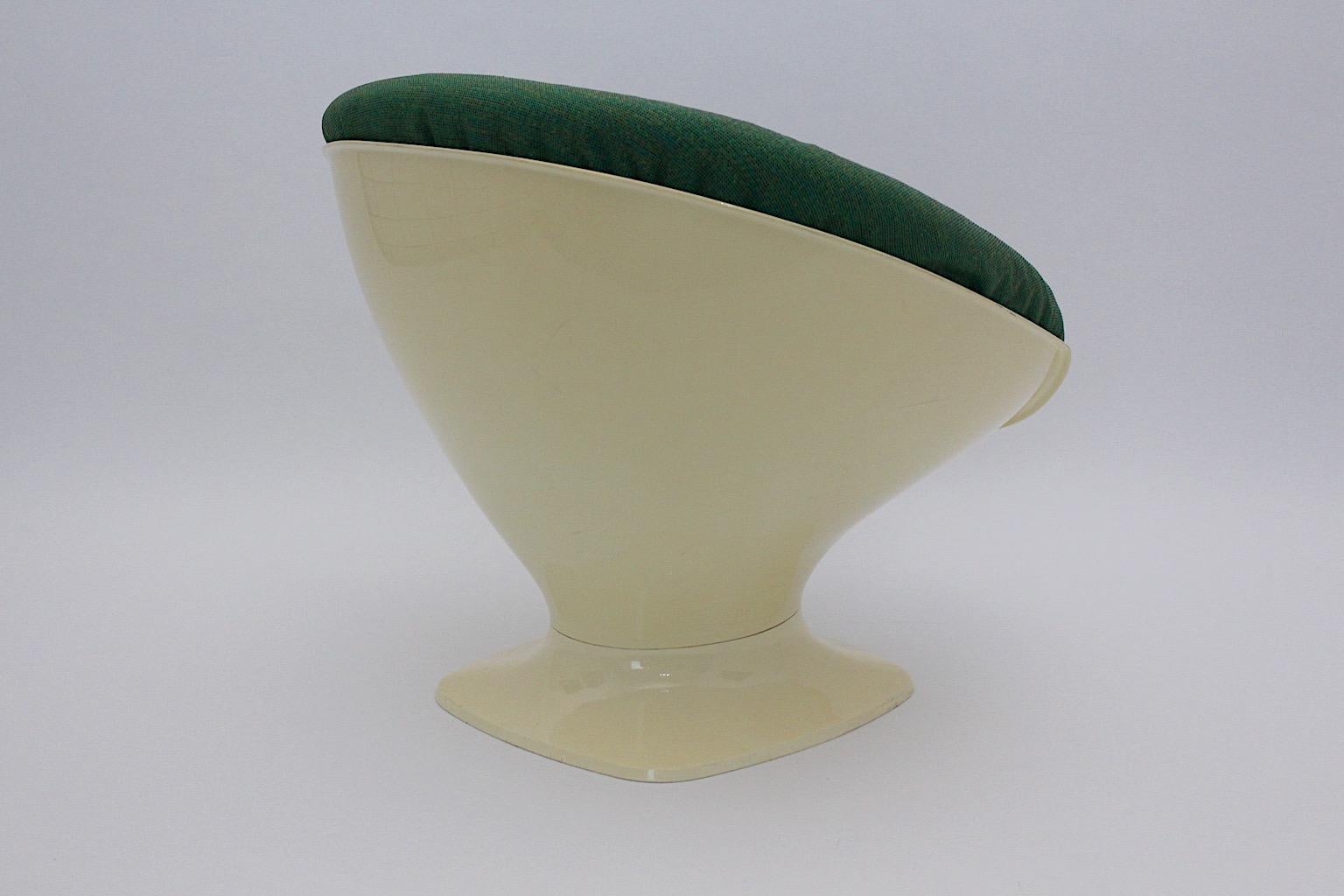 Space Age Vintage Green Ivory Plastic Lounge Chair Raphael Raffel 1970 France For Sale 3