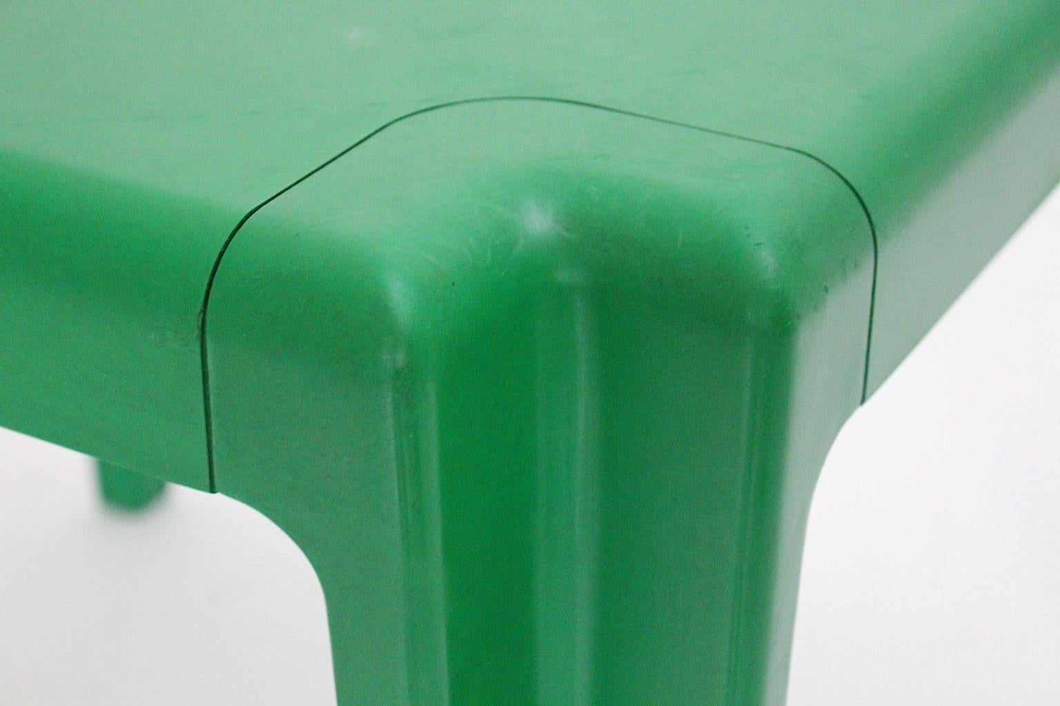 green plastic table