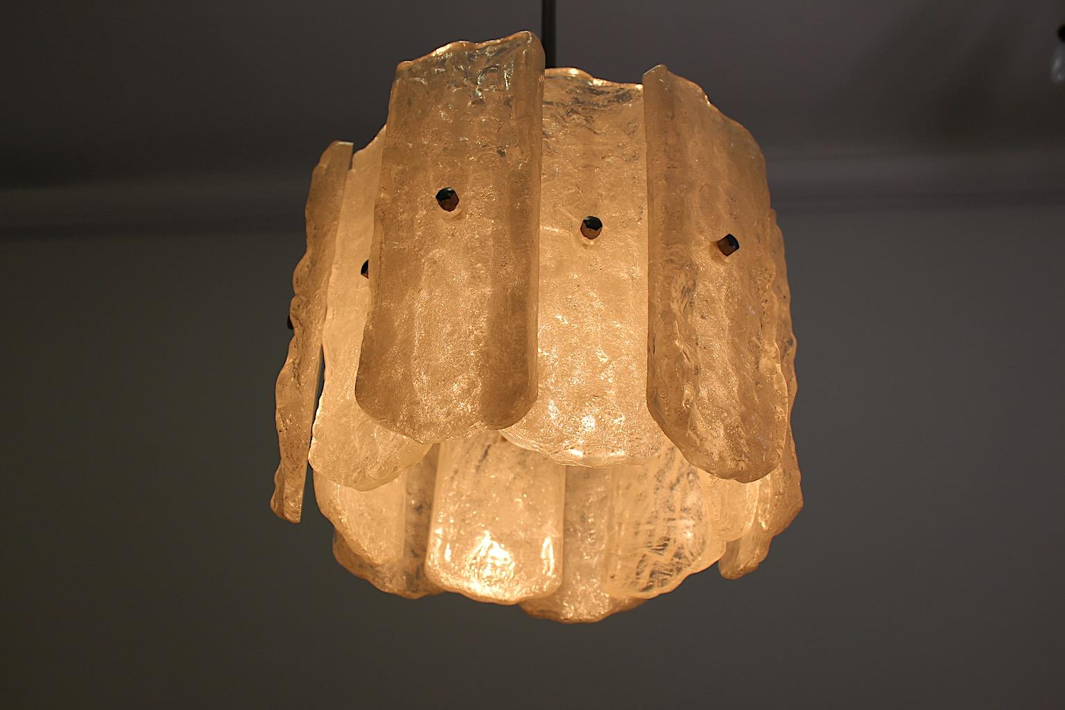 Mid-Century Modern Lustre ou pendentif en lucite mi-siècle moderne, Autriche, années 1960 en vente