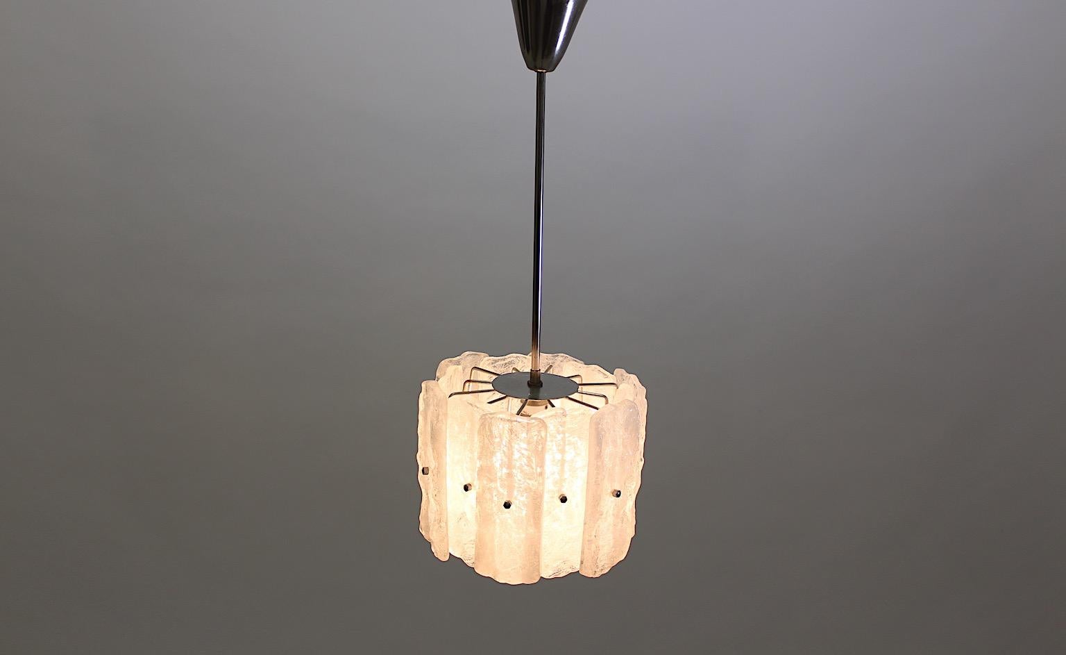 Autrichien Lustre ou pendentif en lucite de l'ère spatiale vintage, Autriche, années 1960 en vente