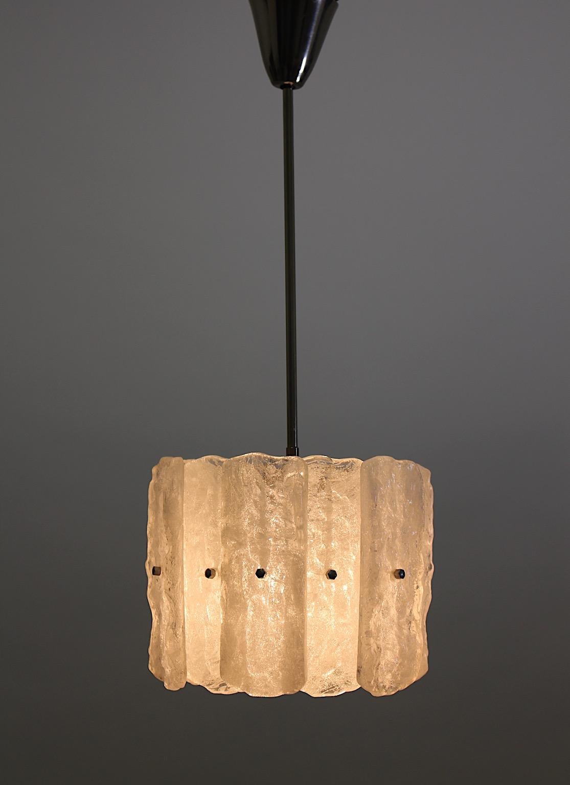 Lustre ou pendentif en lucite mi-siècle moderne, Autriche, années 1960 Bon état - En vente à Vienna, AT