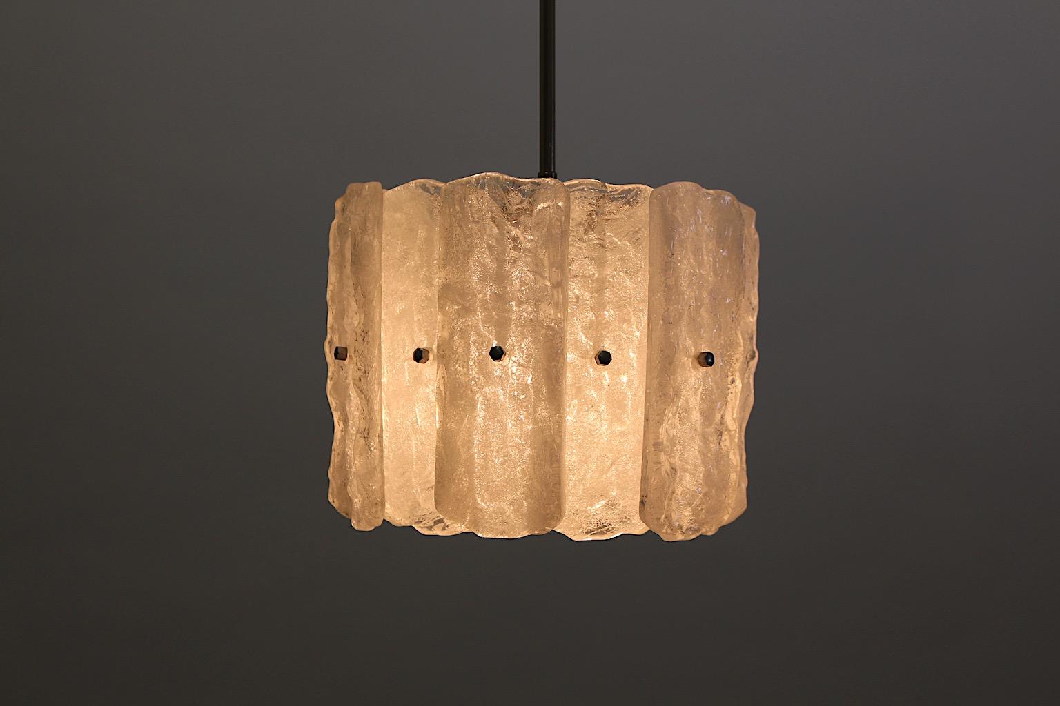 Lucite Lustre ou pendentif en lucite mi-siècle moderne, Autriche, années 1960 en vente