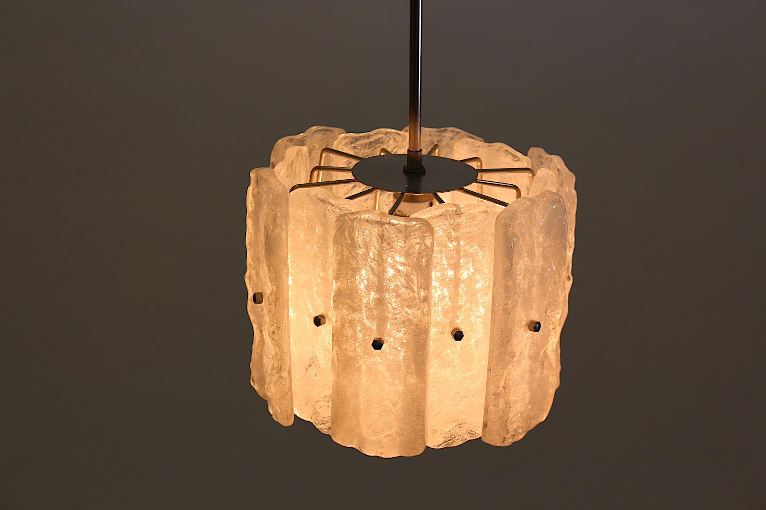 Lustre ou pendentif en lucite mi-siècle moderne, Autriche, années 1960 en vente 1