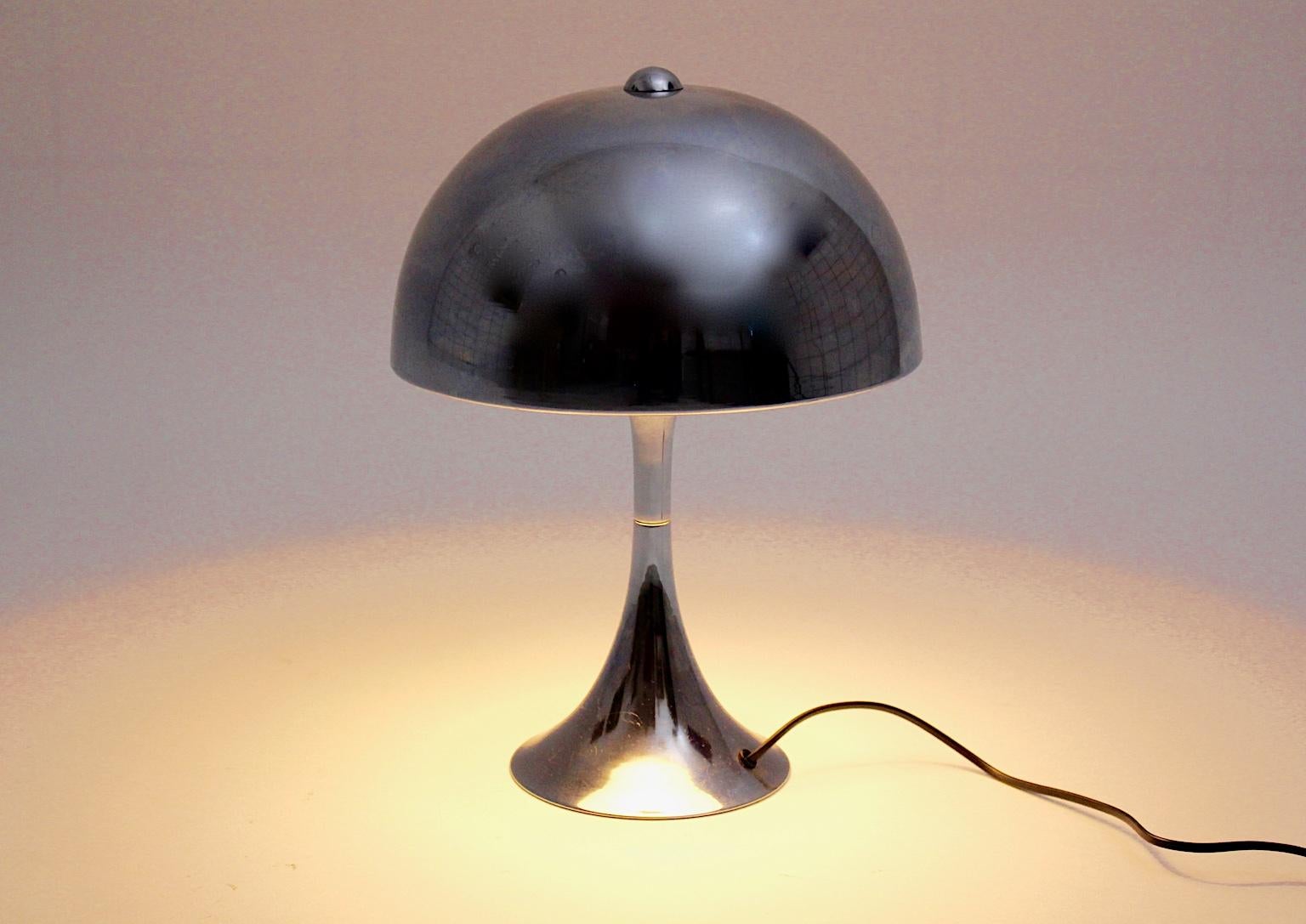 Ère spatiale Lampe de table trompette vintage de l'ère spatiale dans le style de Goffedo Reggiani en vente